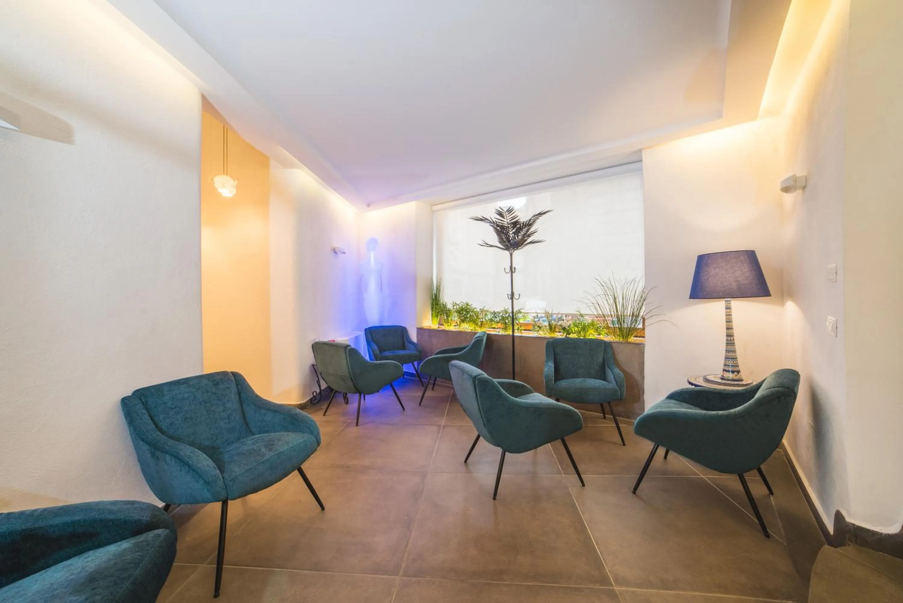 Communal lounge/ TV room in Airone Hotel