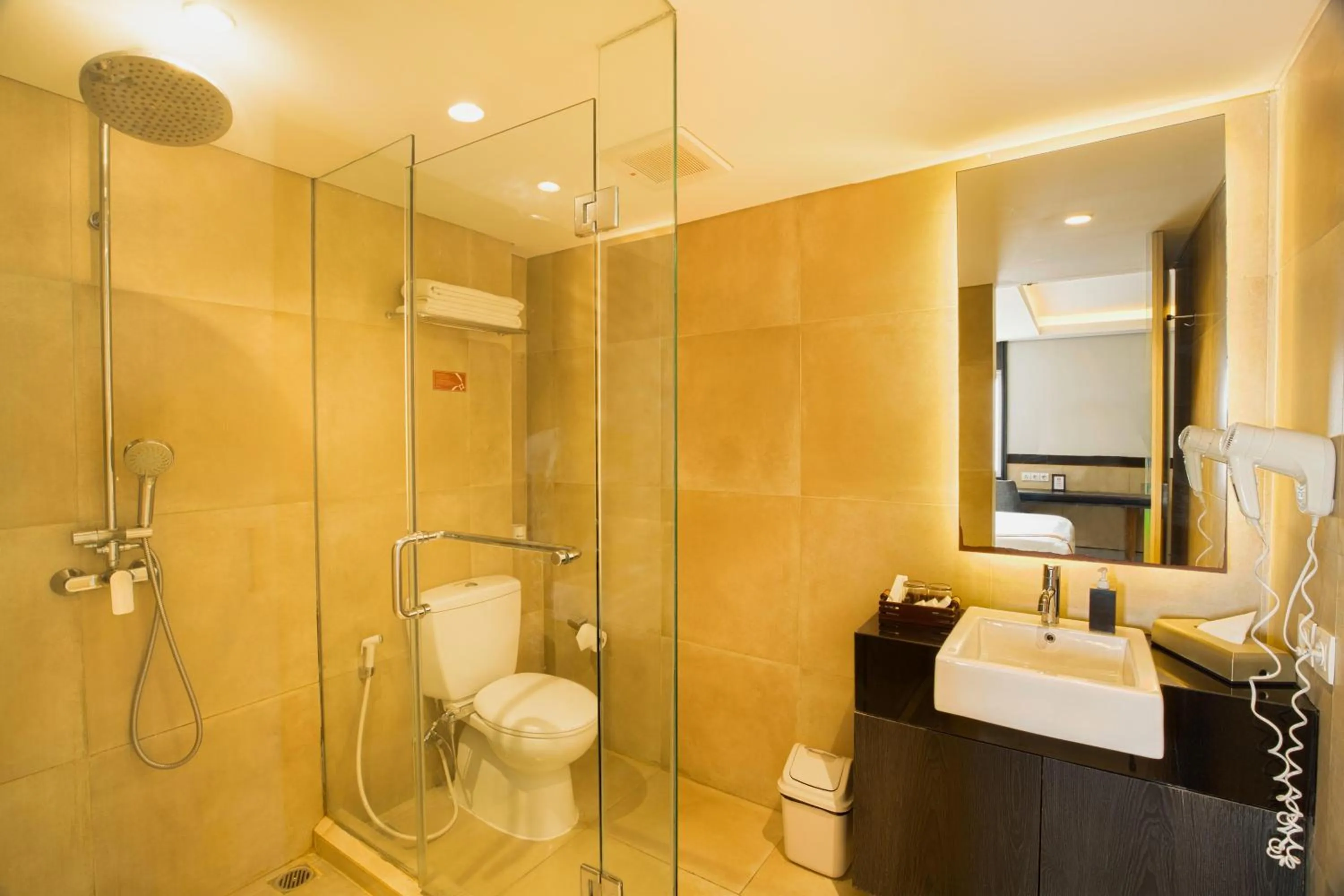 Toilet in J4 Hotels Legian