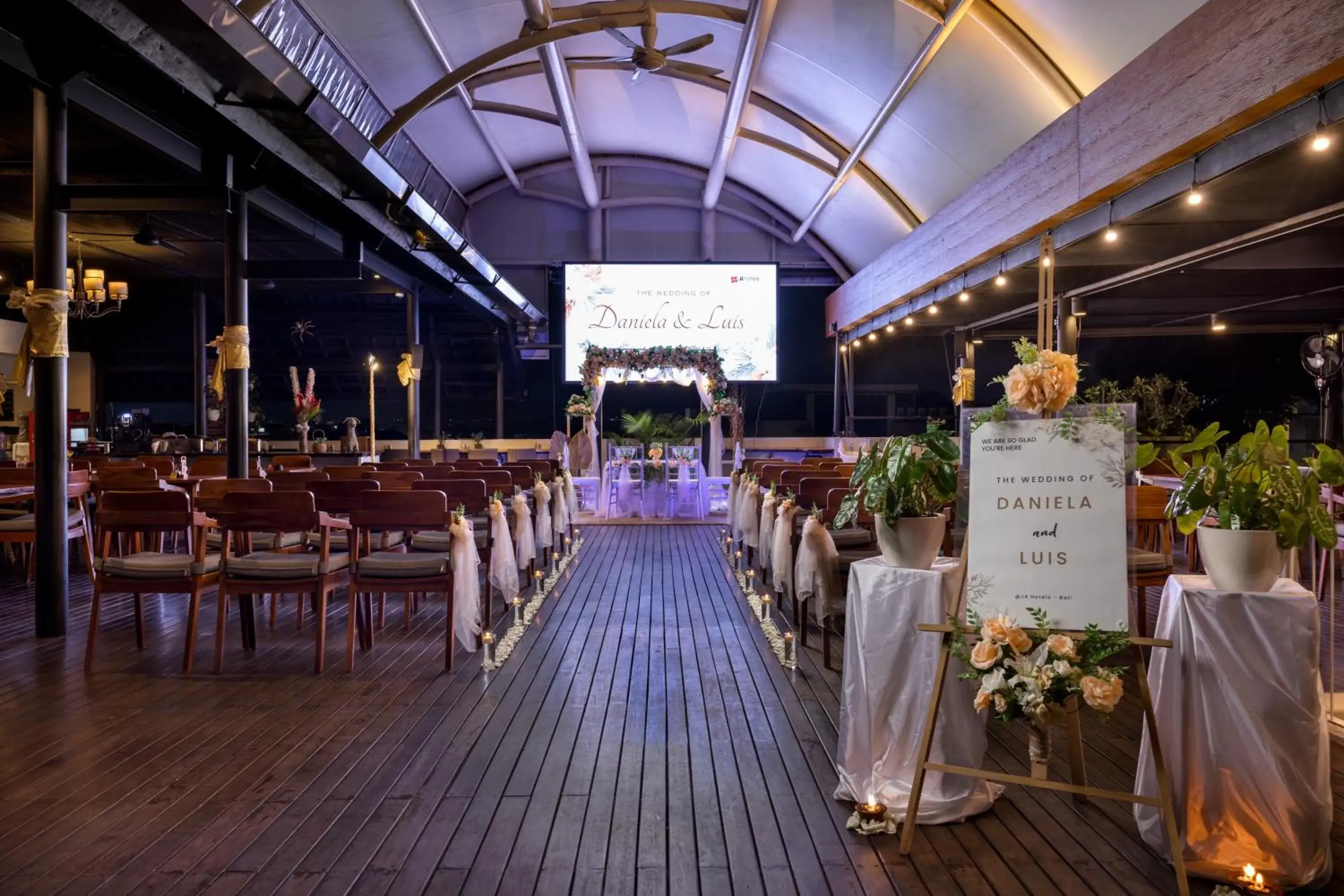 Restaurant/places to eat in J4 Hotels Legian Restaurant/places to eat in J4 Hotels Legian