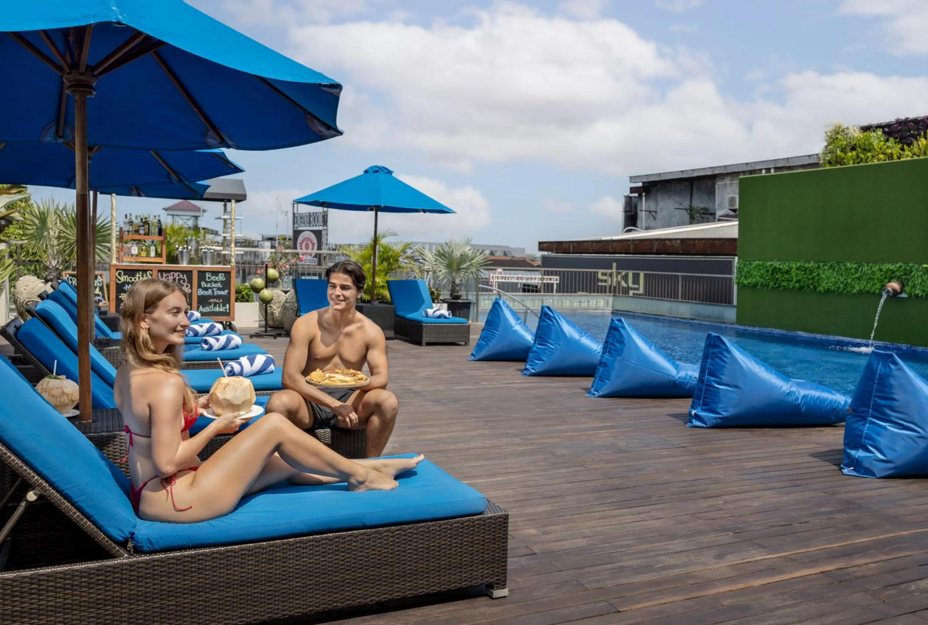 Swimming pool in J4 Hotels Legian