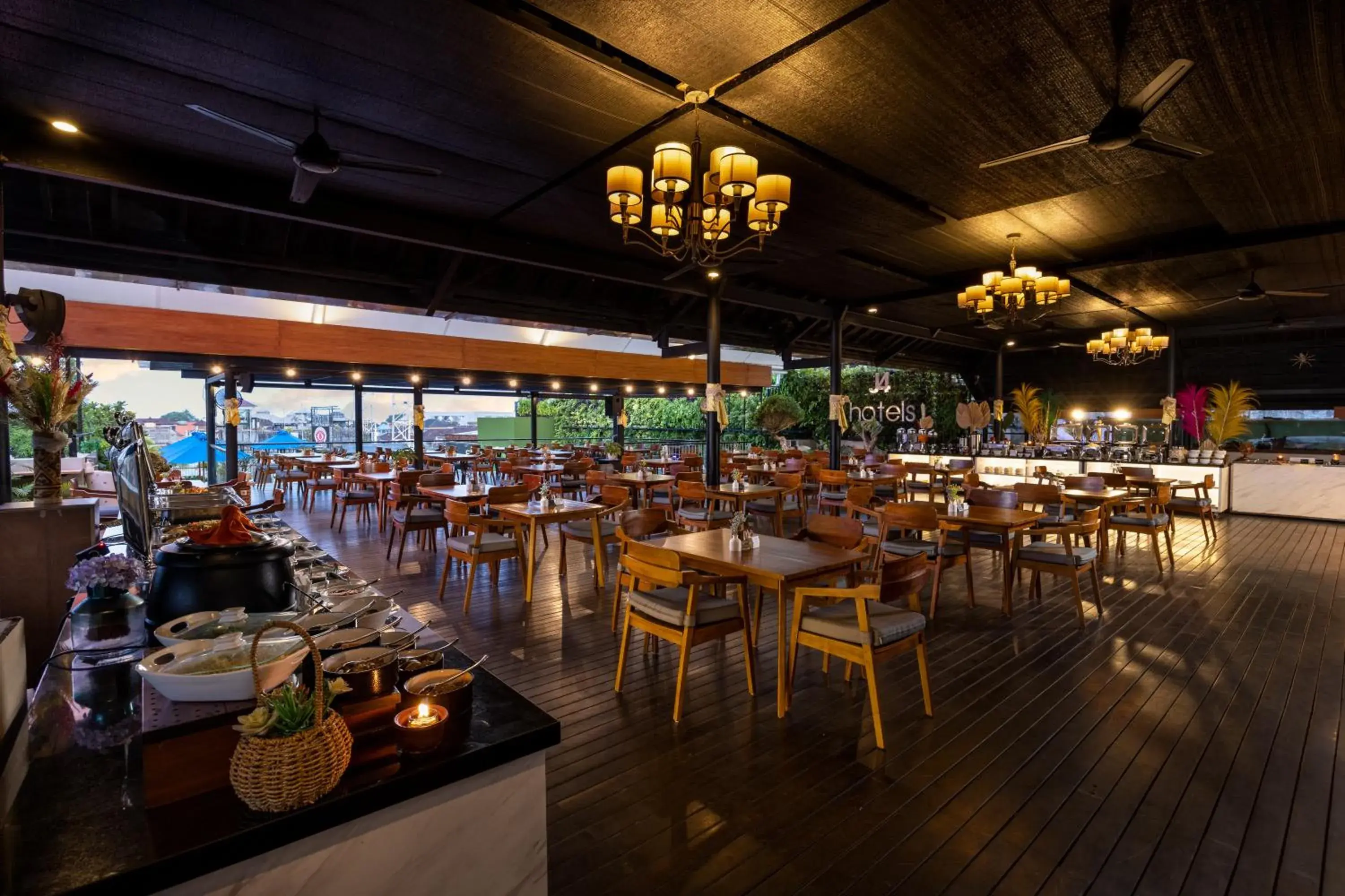 Restaurant/places to eat in J4 Hotels Legian Restaurant/places to eat in J4 Hotels Legian