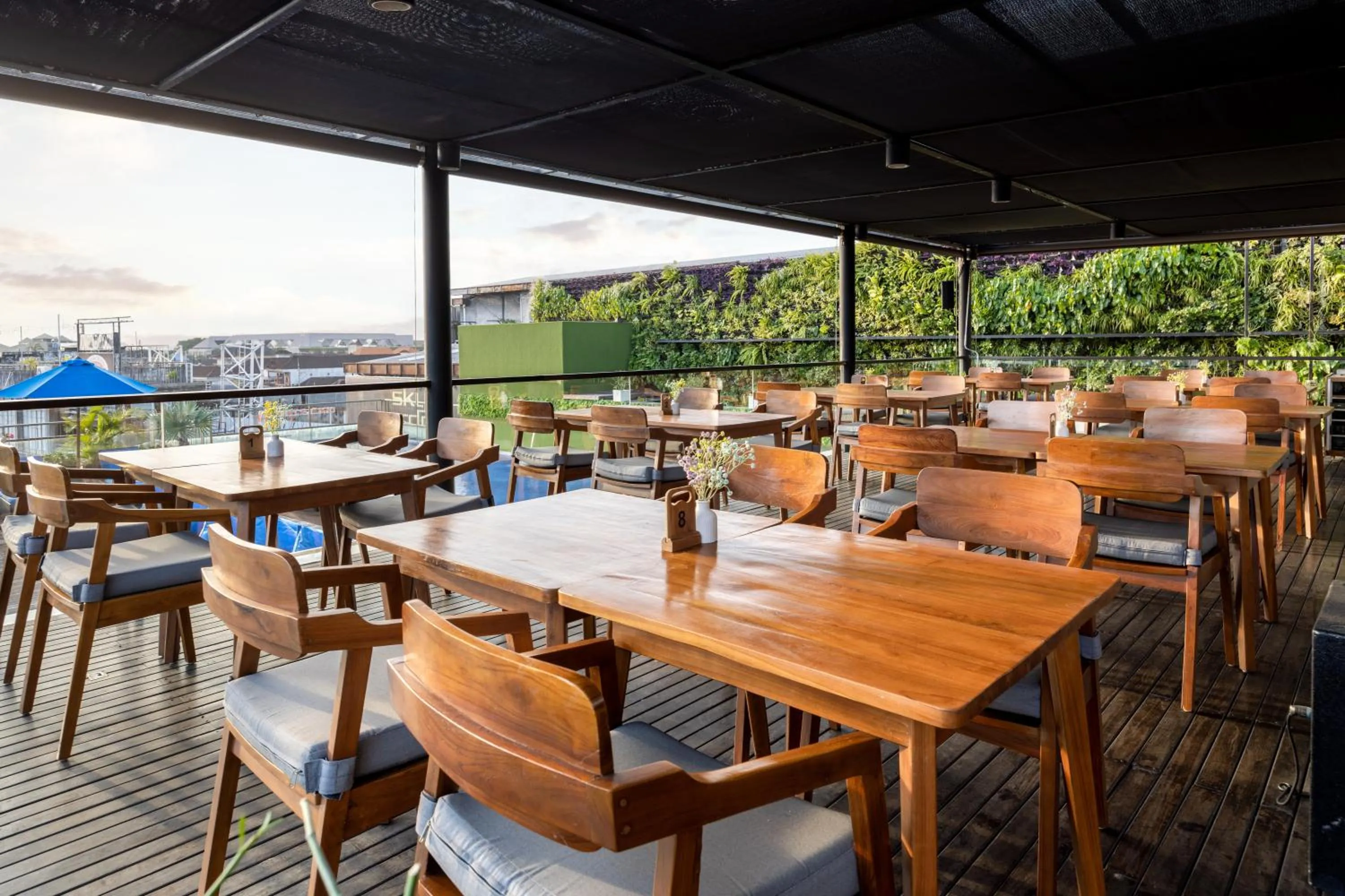 Restaurant/places to eat in J4 Hotels Legian