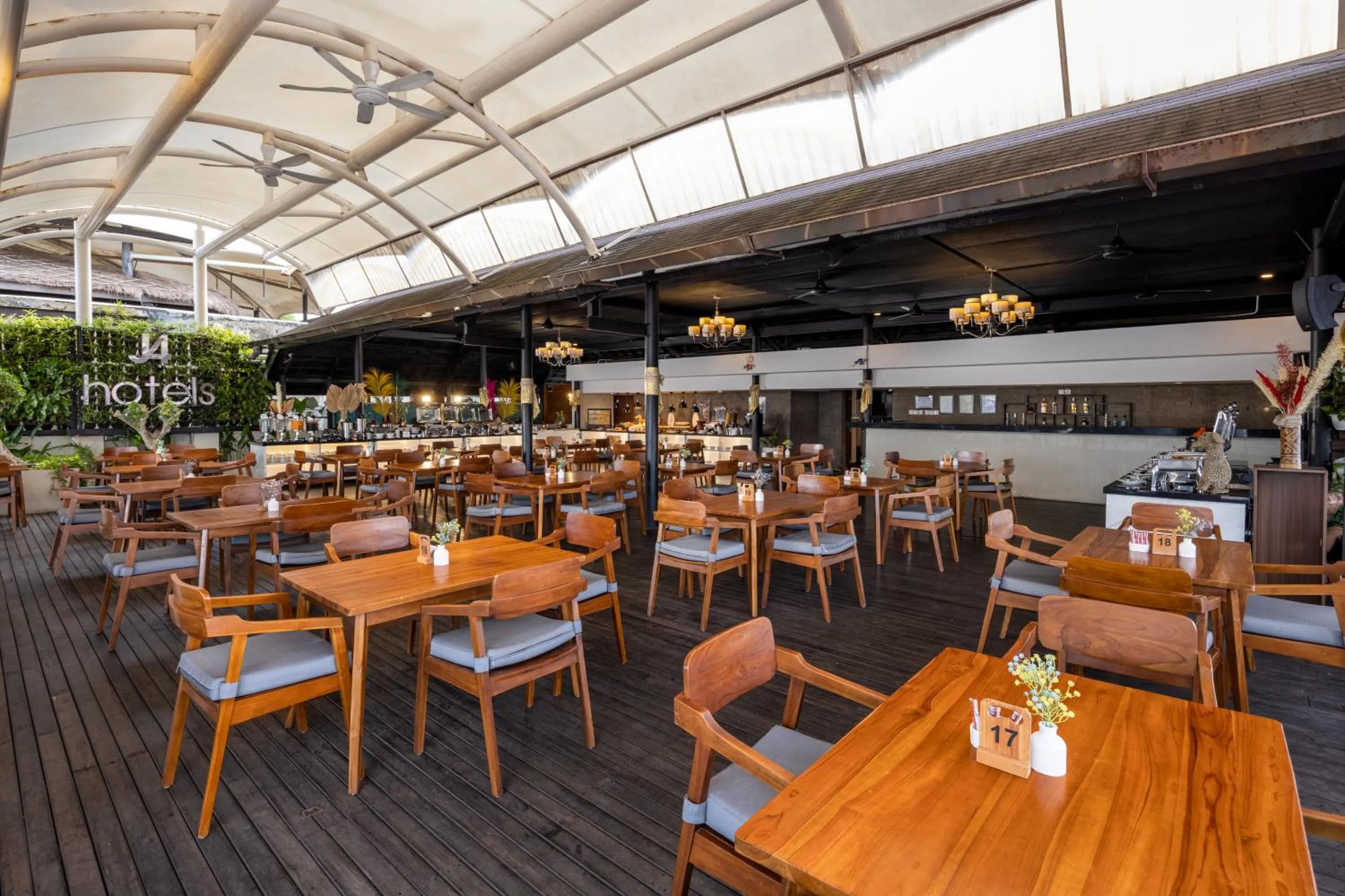 Restaurant/places to eat in J4 Hotels Legian