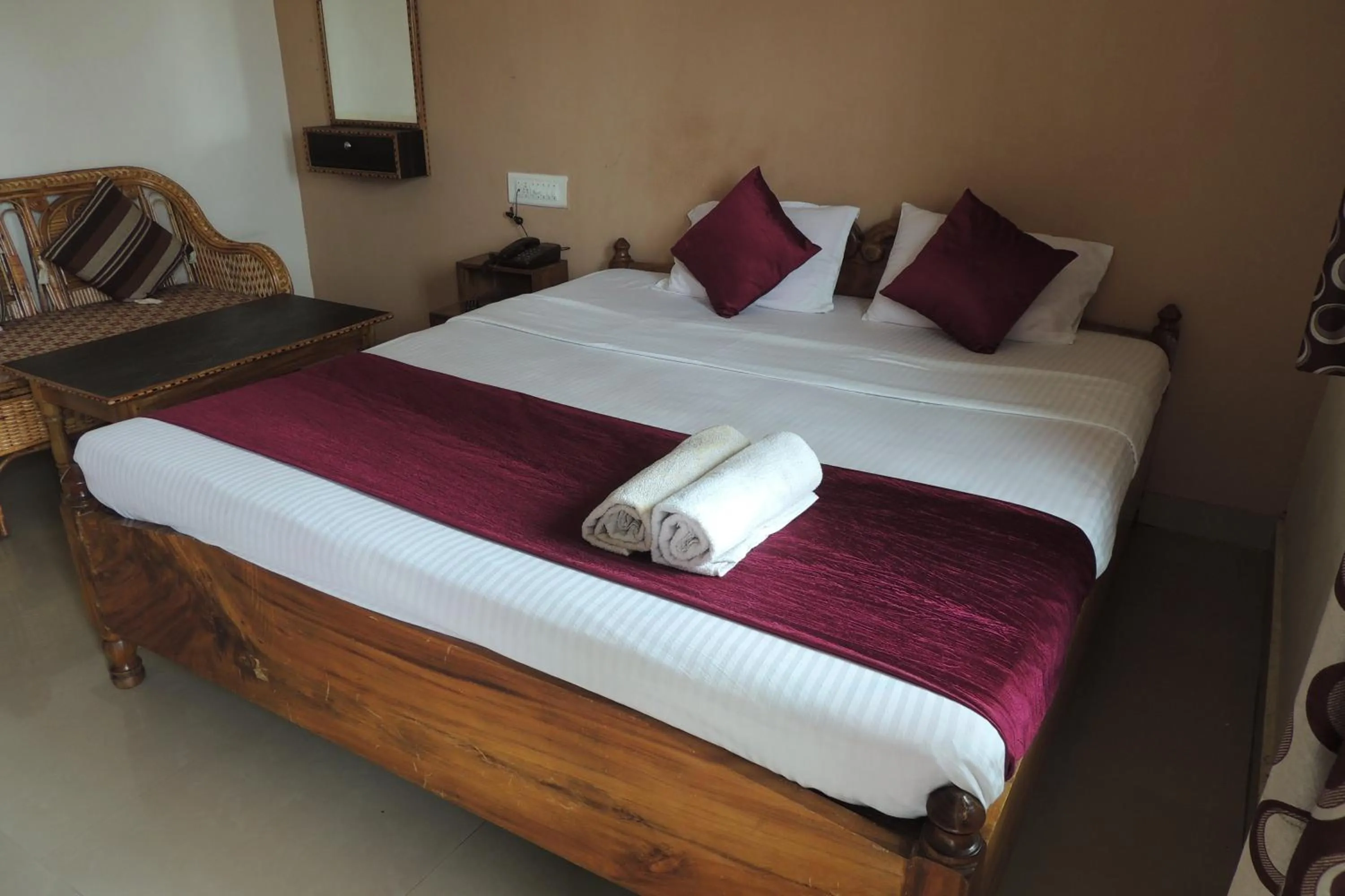 Food and drinks, Bed in Surya Inn