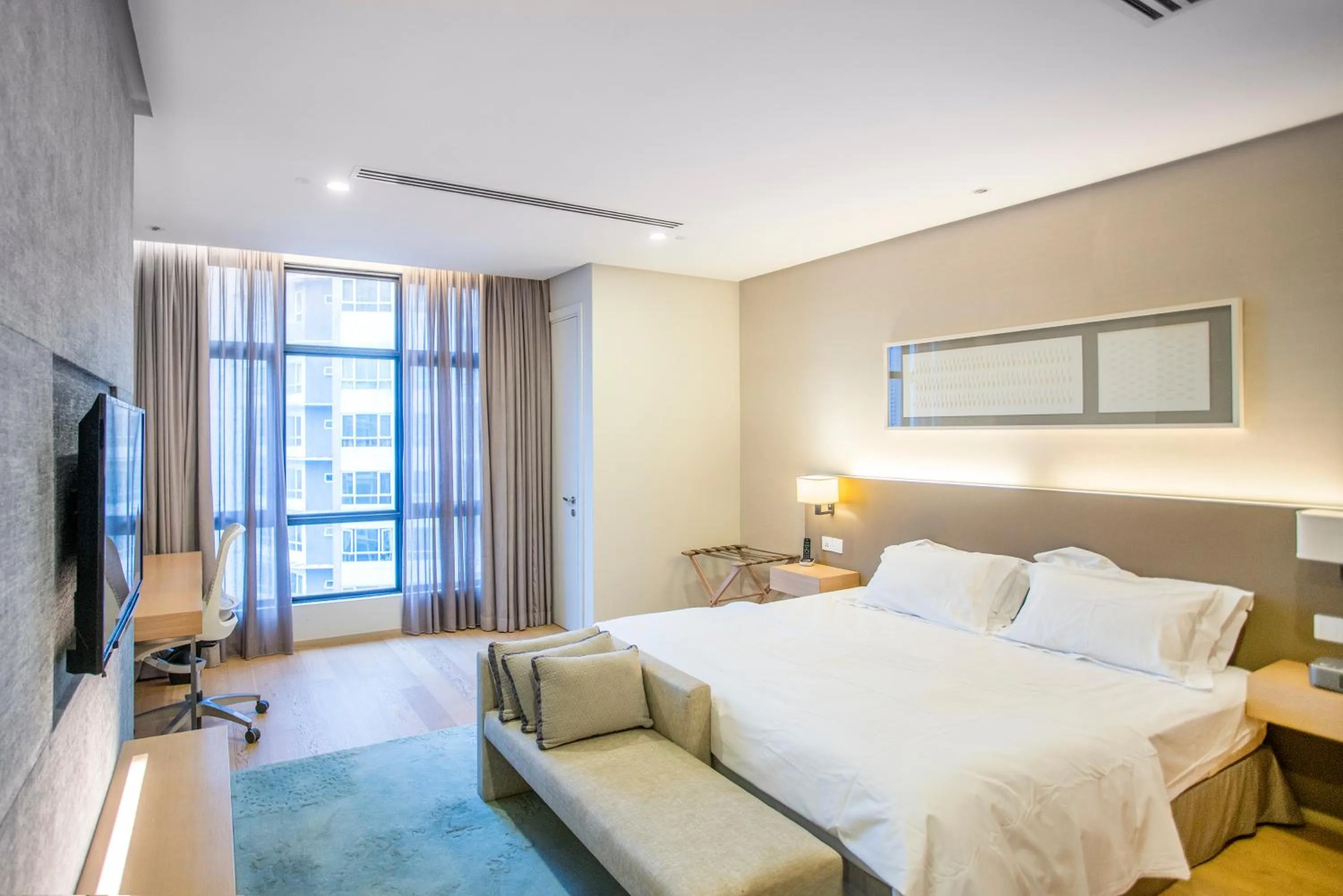 Photo of the whole room, Bed in 188 Suites with Washer and Bathtub near KLCC Kula Lumpur