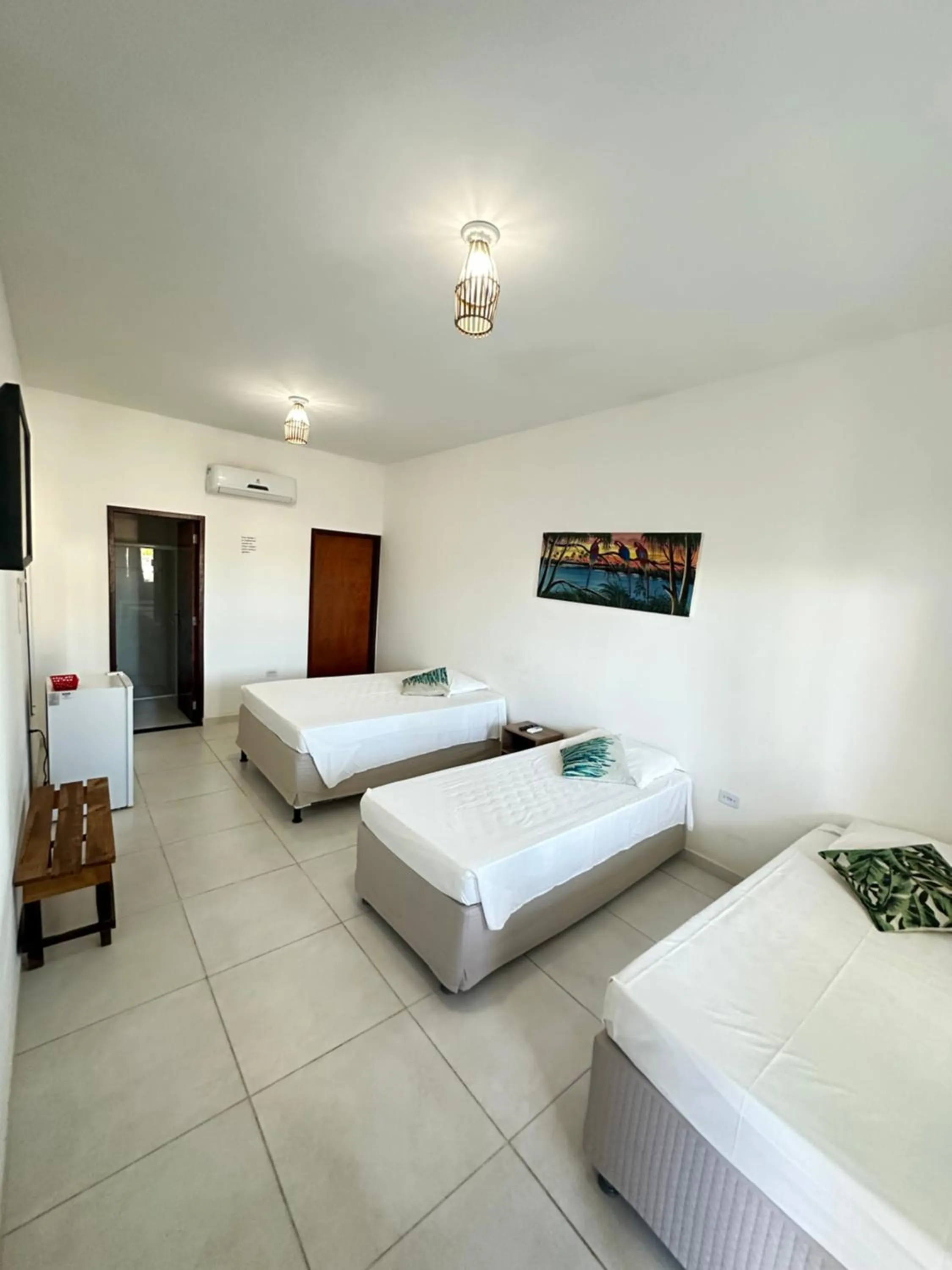 Photo of the whole room, Bed in Dellas Pousada