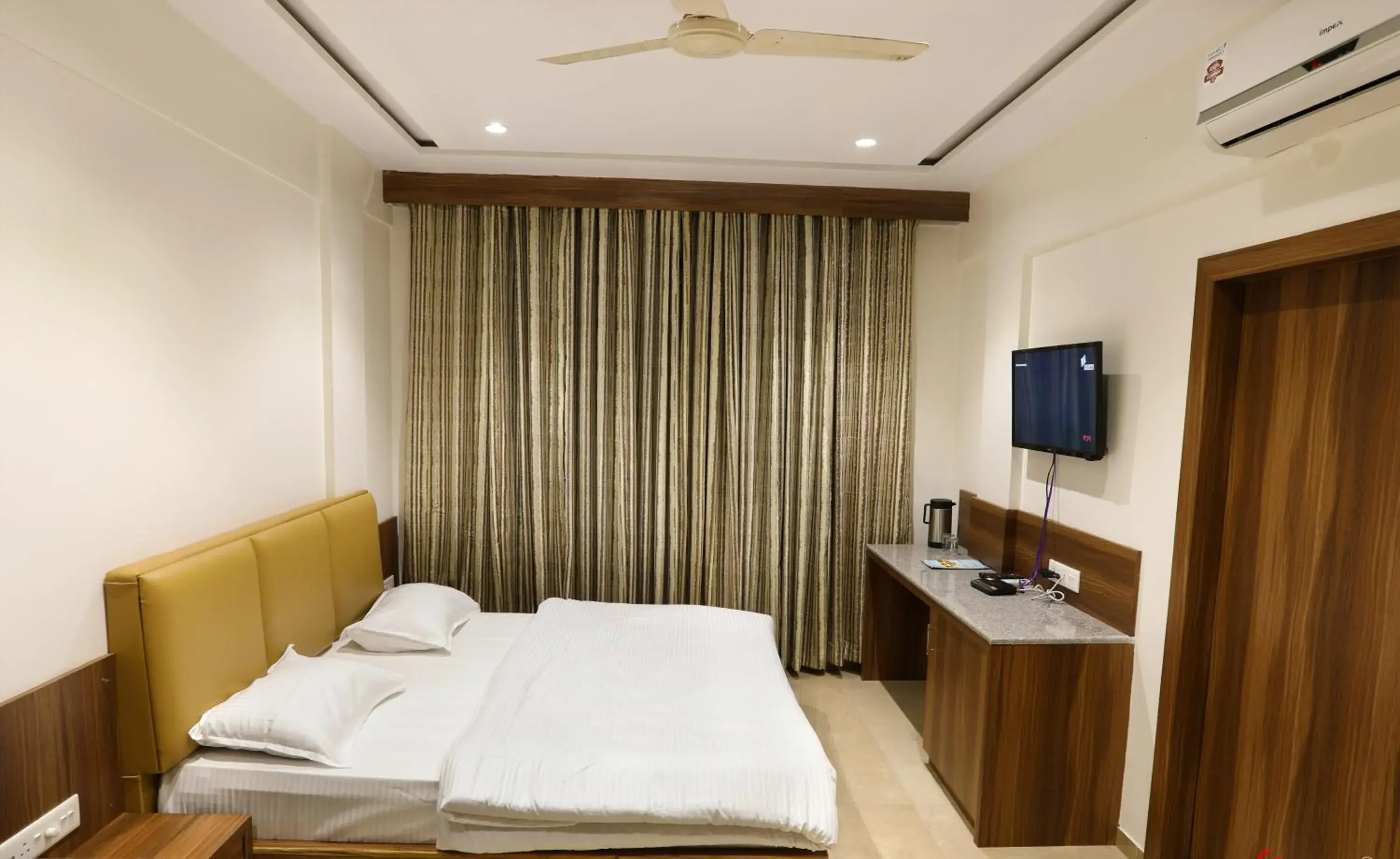 Bed in Nav Ratan Palace Bed in Nav Ratan Palace