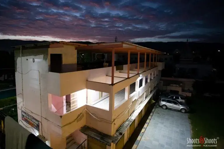 Nav Ratan Palace Nav Ratan Palace