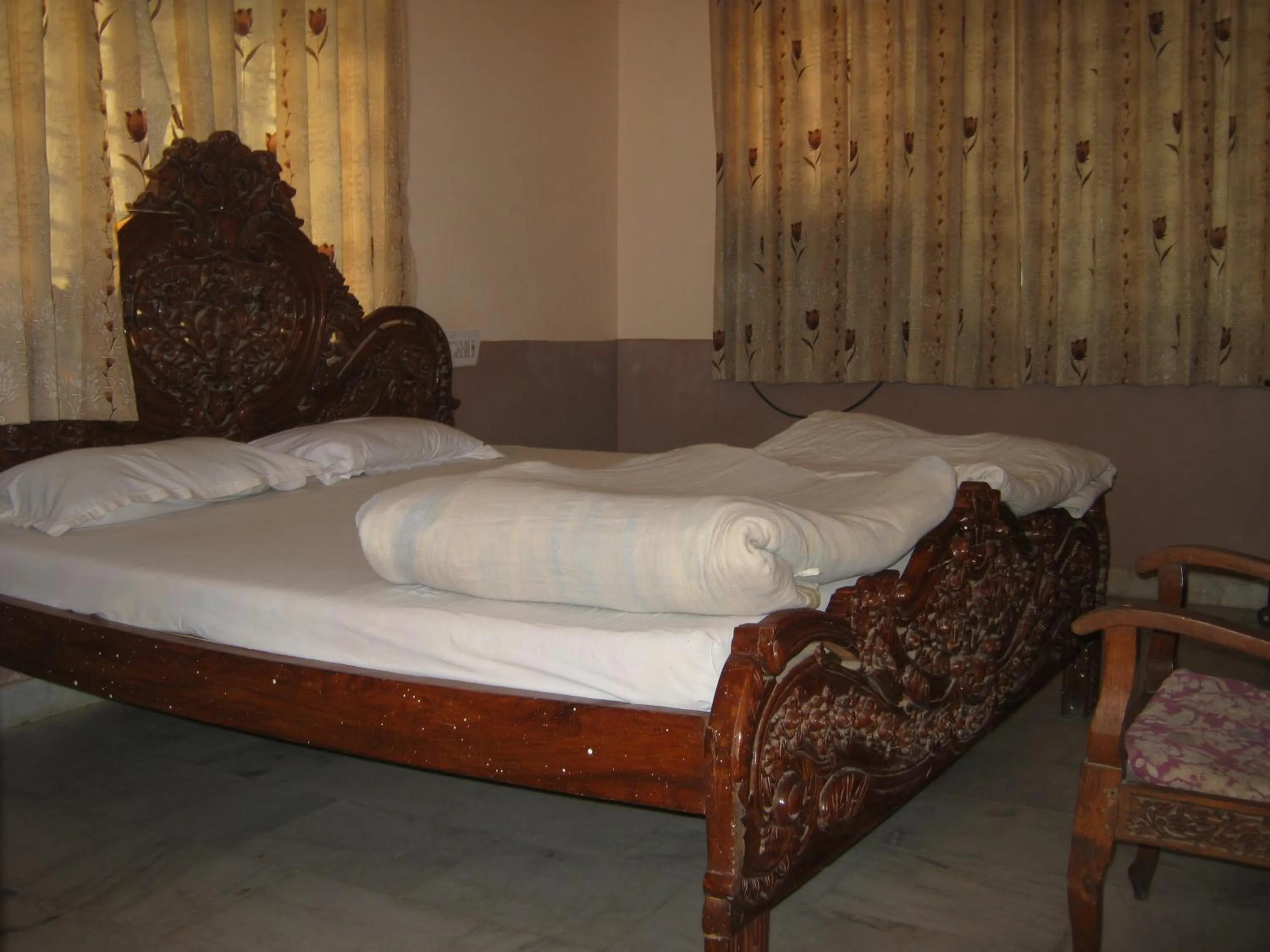 Bed in Nav Ratan Palace