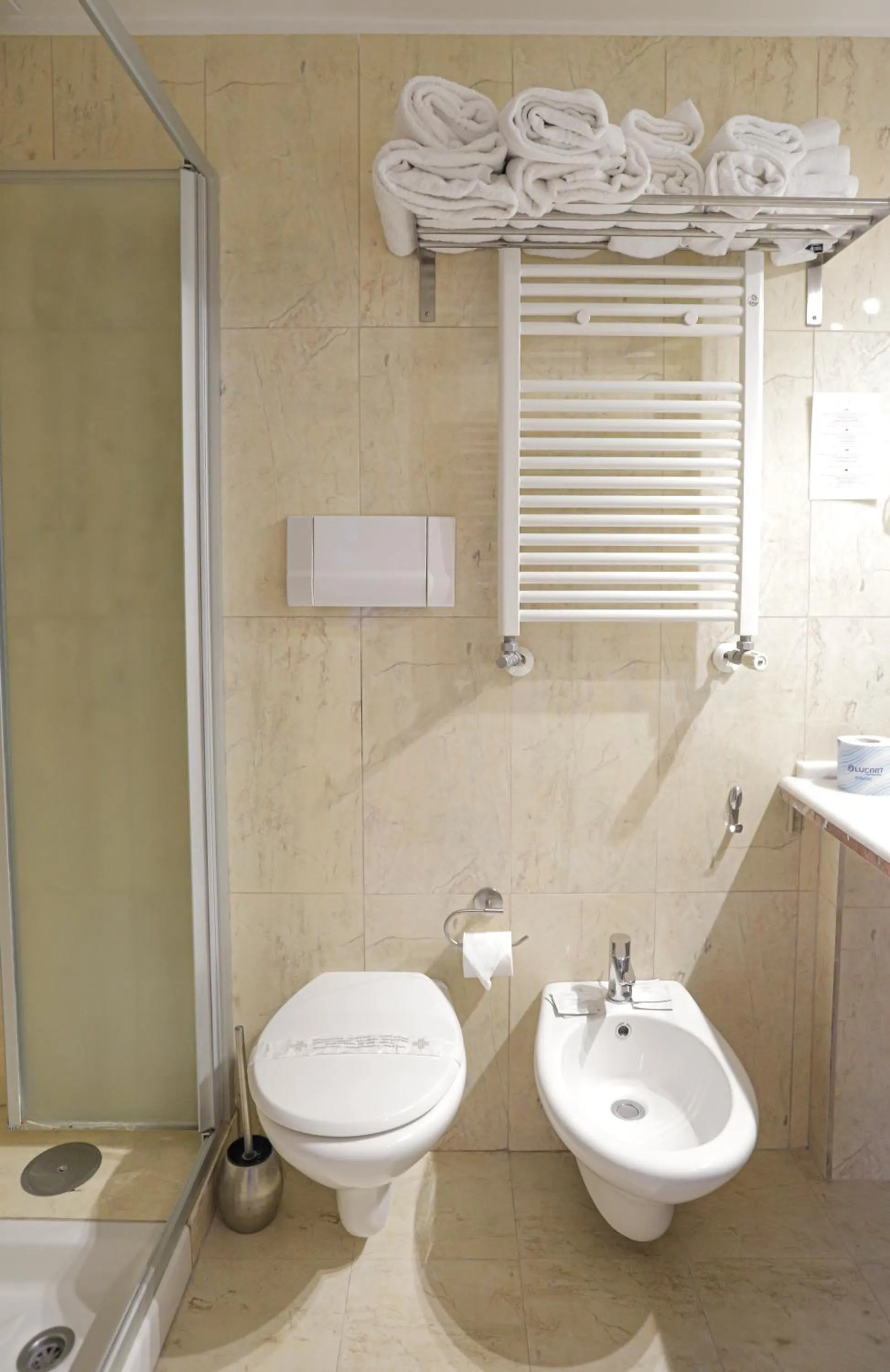 Bathroom in Astoria Hotel