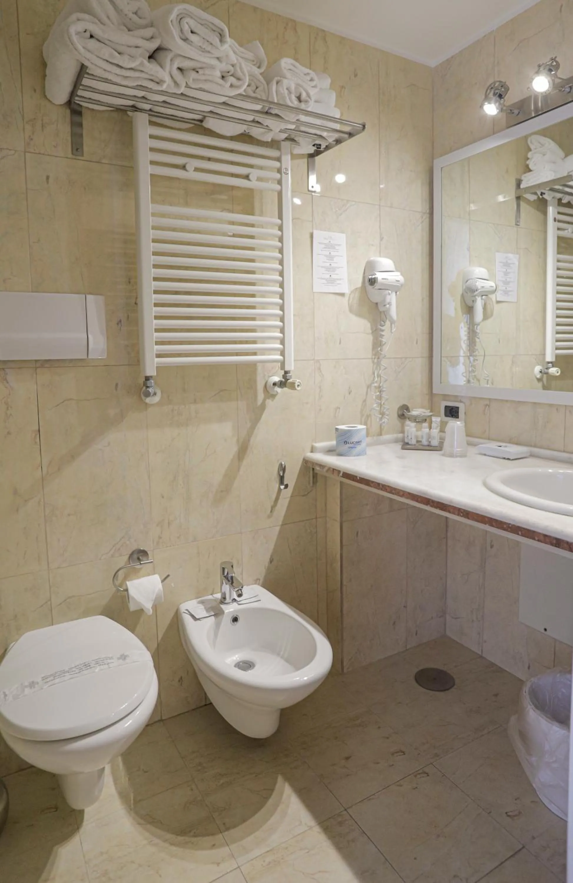 Bathroom in Astoria Hotel