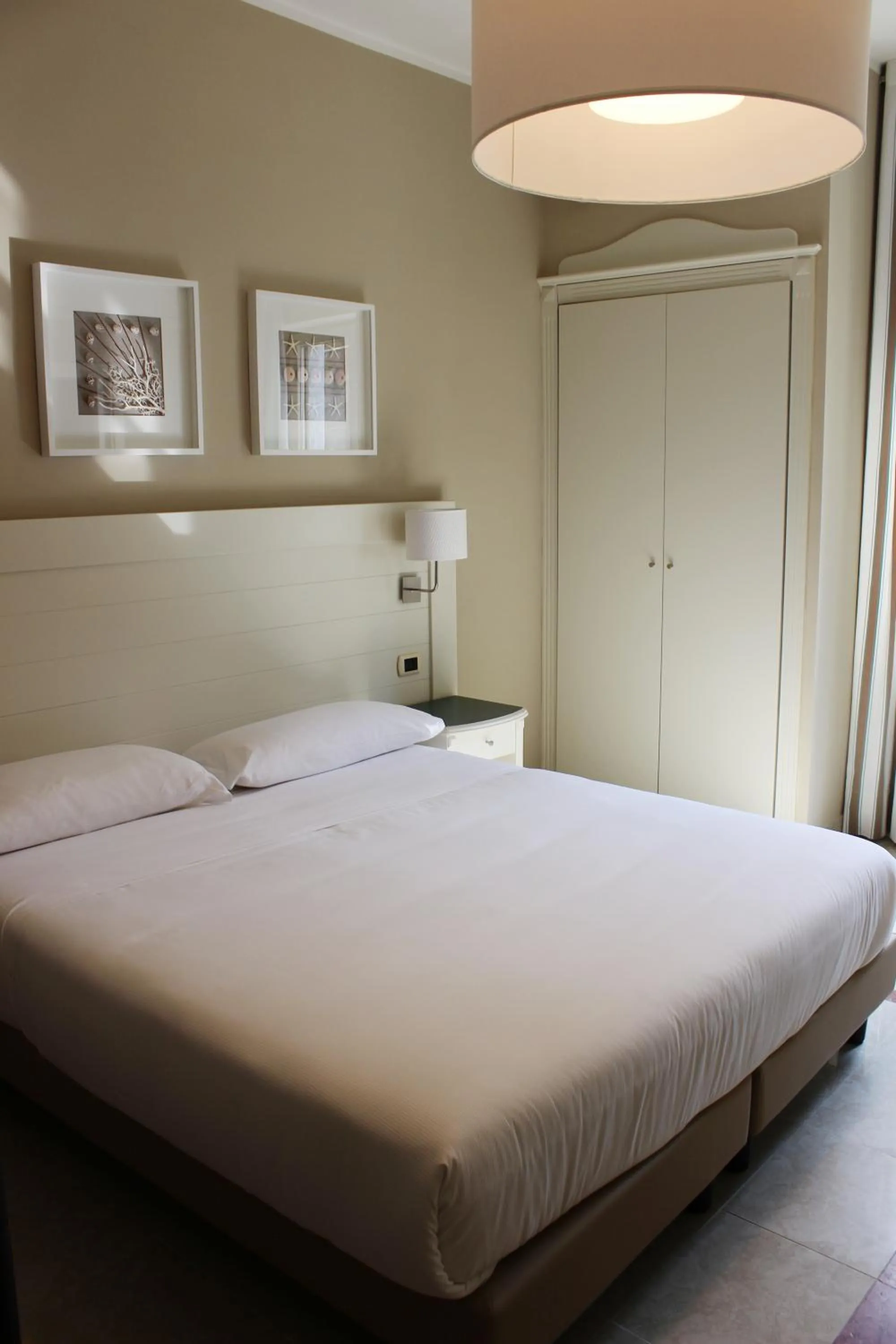 Bed in Astoria Hotel