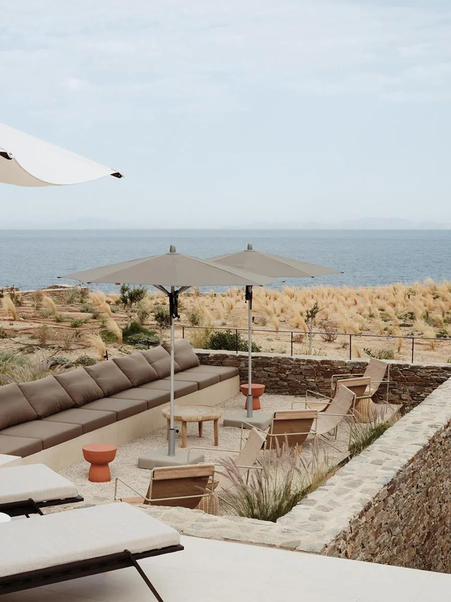 Restaurant/places to eat in NOS Hotel & Villas