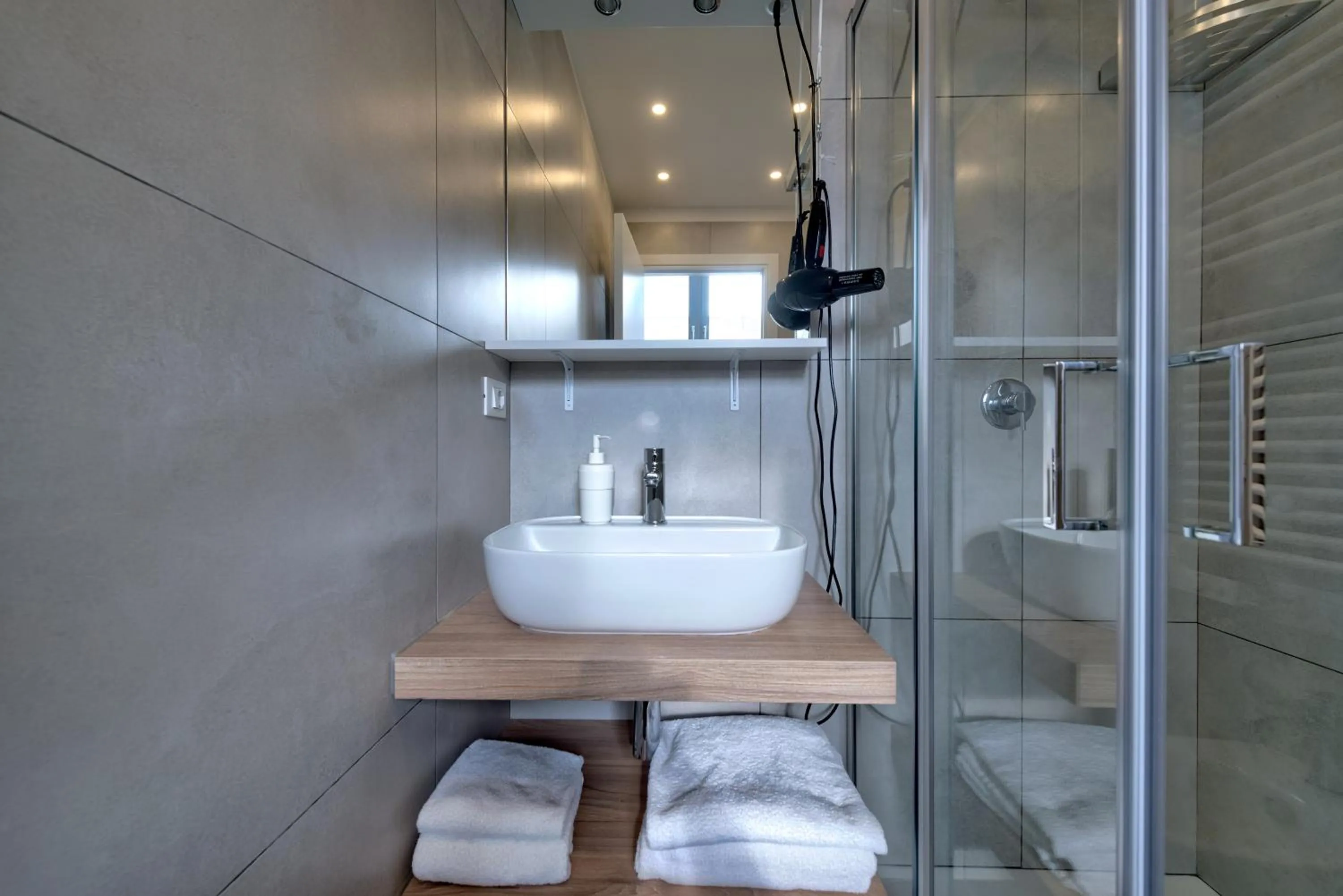 Shower in Marconi House