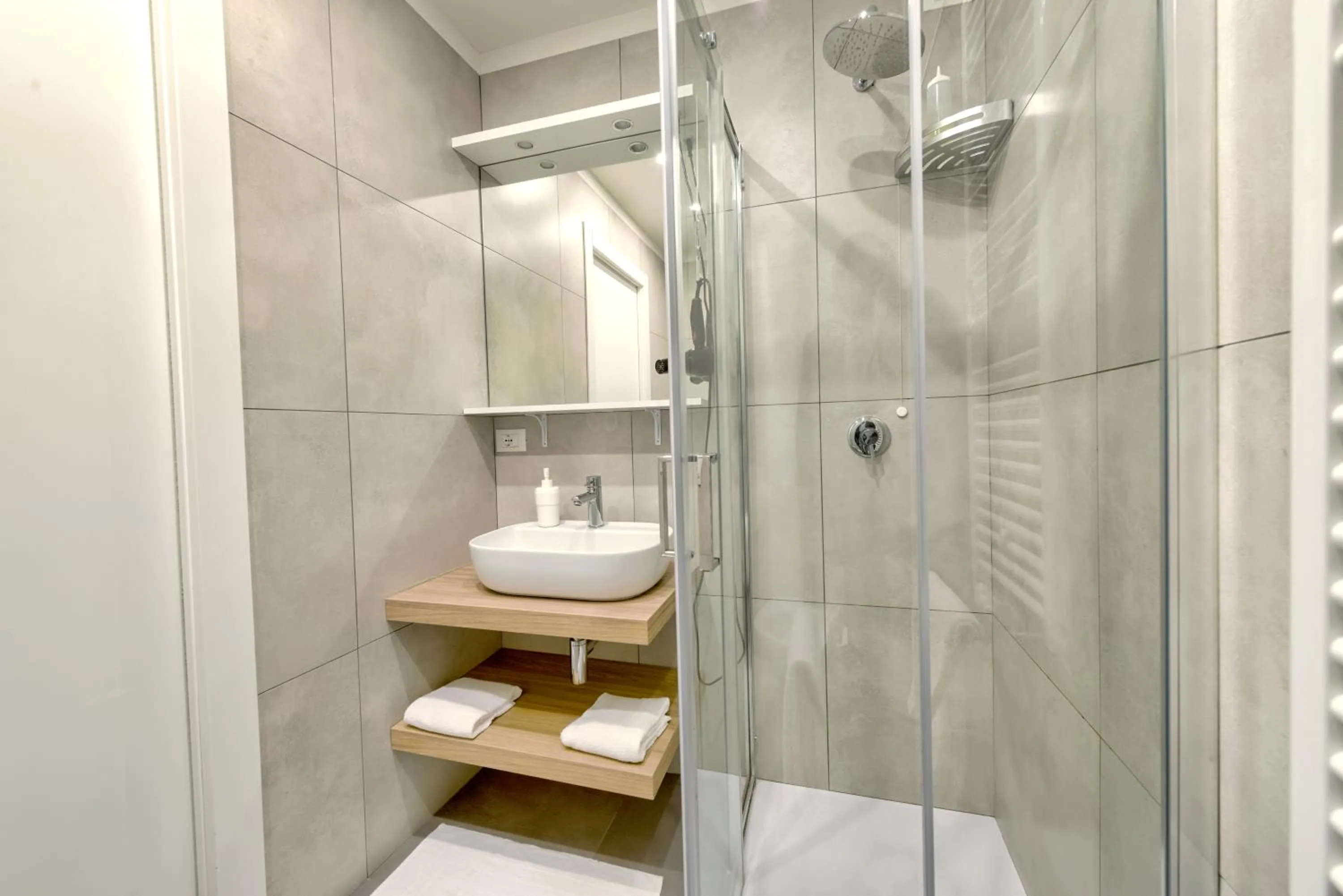 Shower in Marconi House