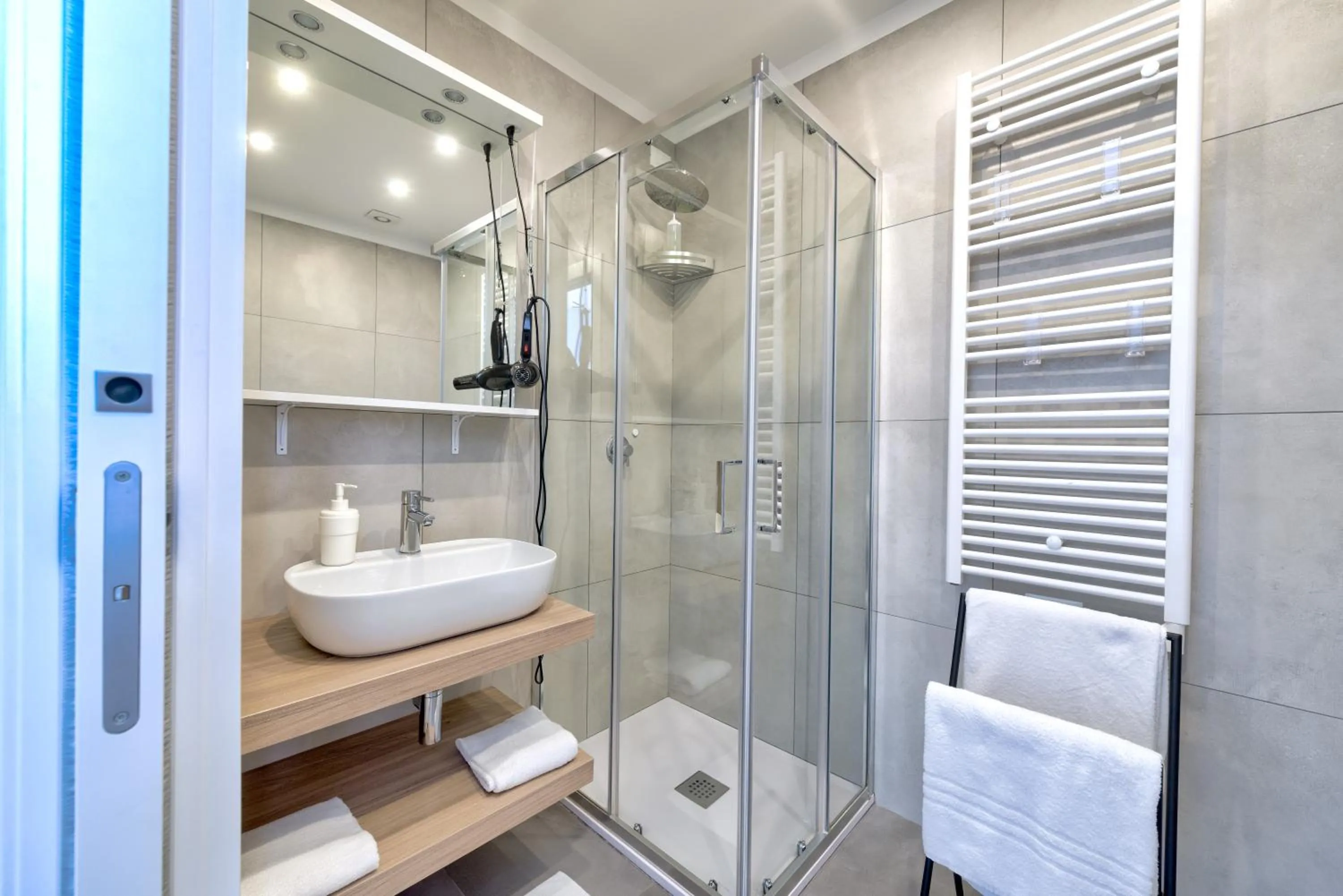 Shower in Marconi House