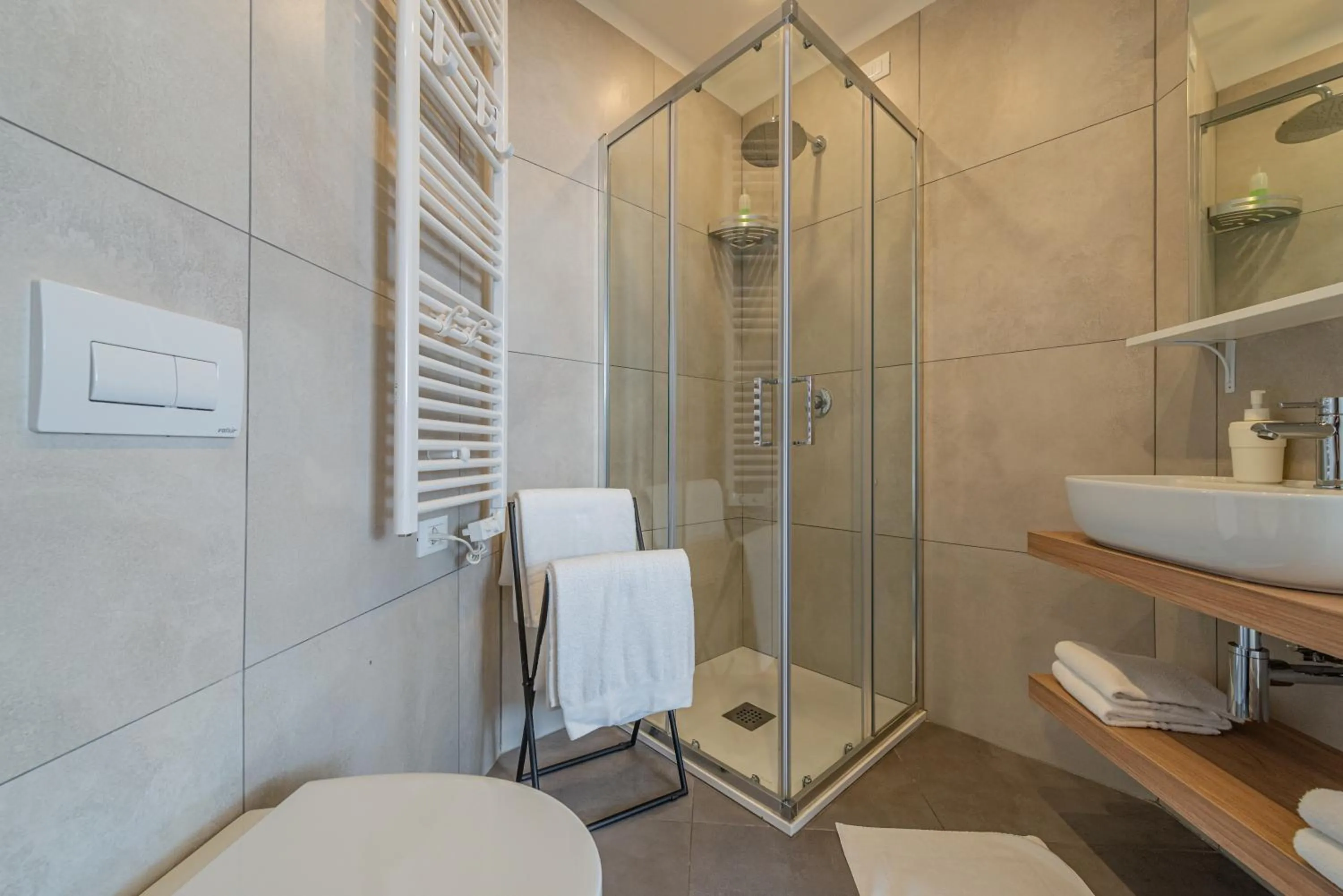 Shower in Marconi House