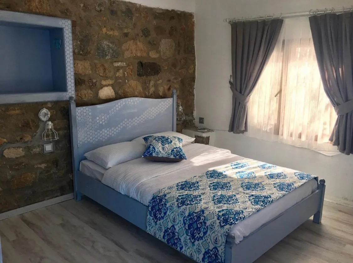 Photo of the whole room, Bed in Eleni (L&E) Pansiyon
