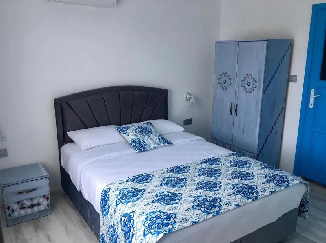 Photo of the whole room, Bed in Eleni (L&E) Pansiyon
