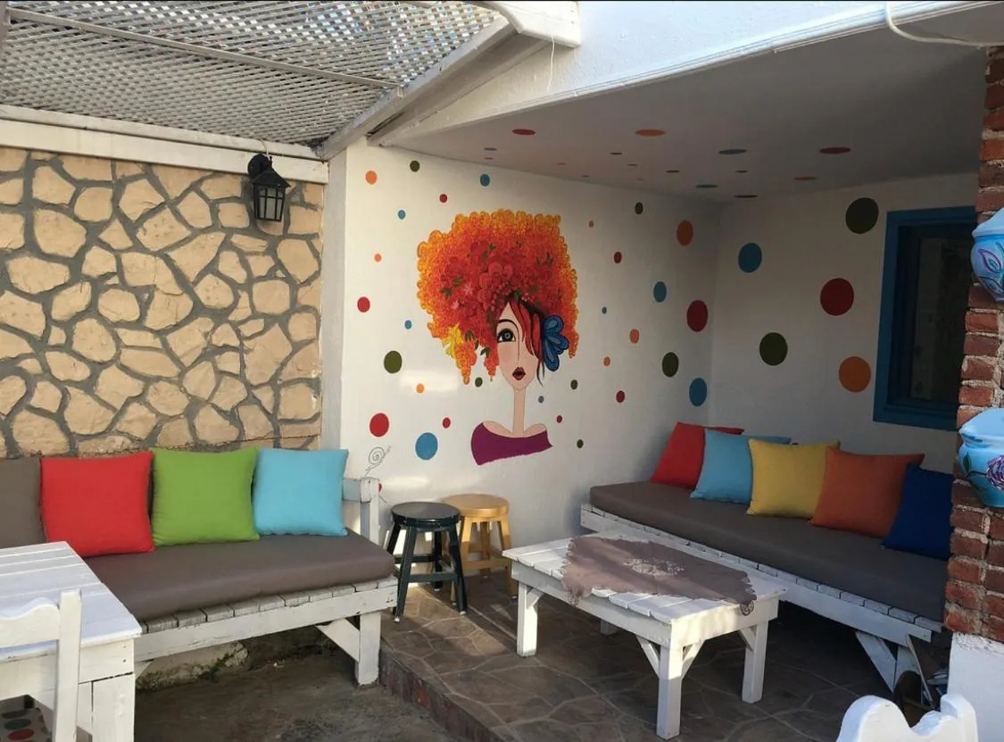 Inner courtyard view in Eleni (L&E) Pansiyon