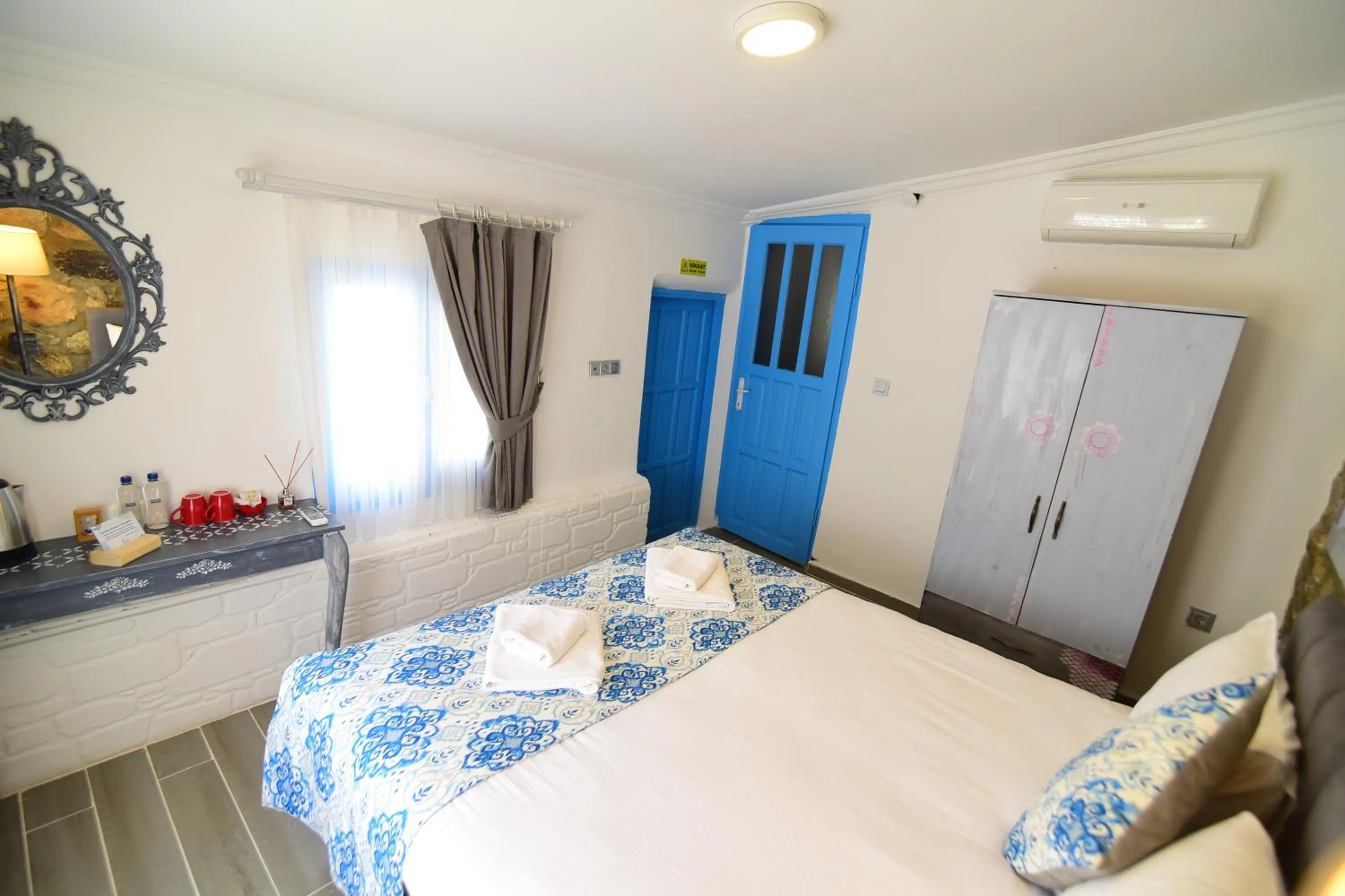 Photo of the whole room, Bed in Eleni (L&E) Pansiyon