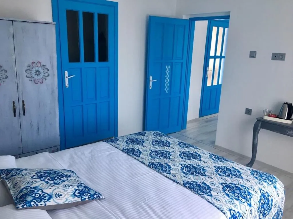 Photo of the whole room, Bed in Eleni (L&E) Pansiyon