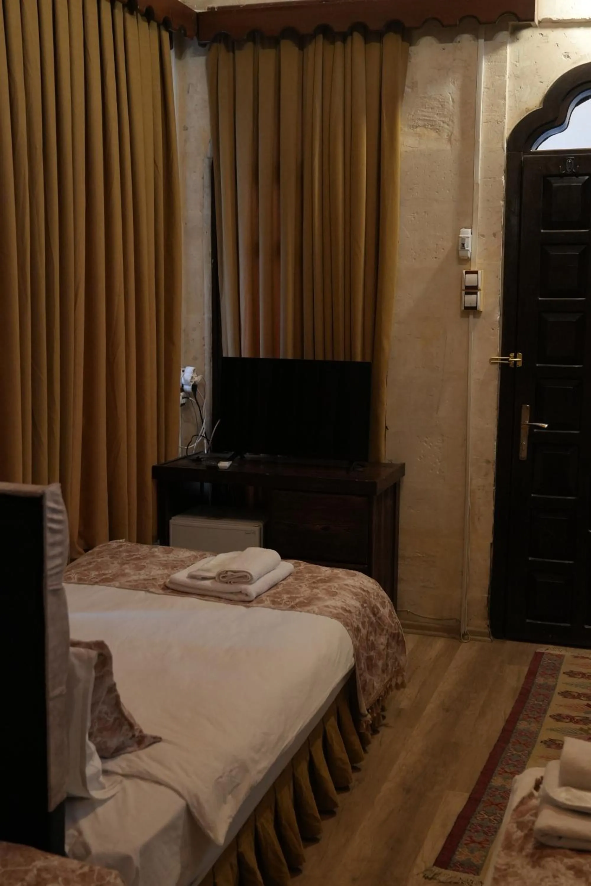TV and multimedia, Bed in JOSELİN HOTEL