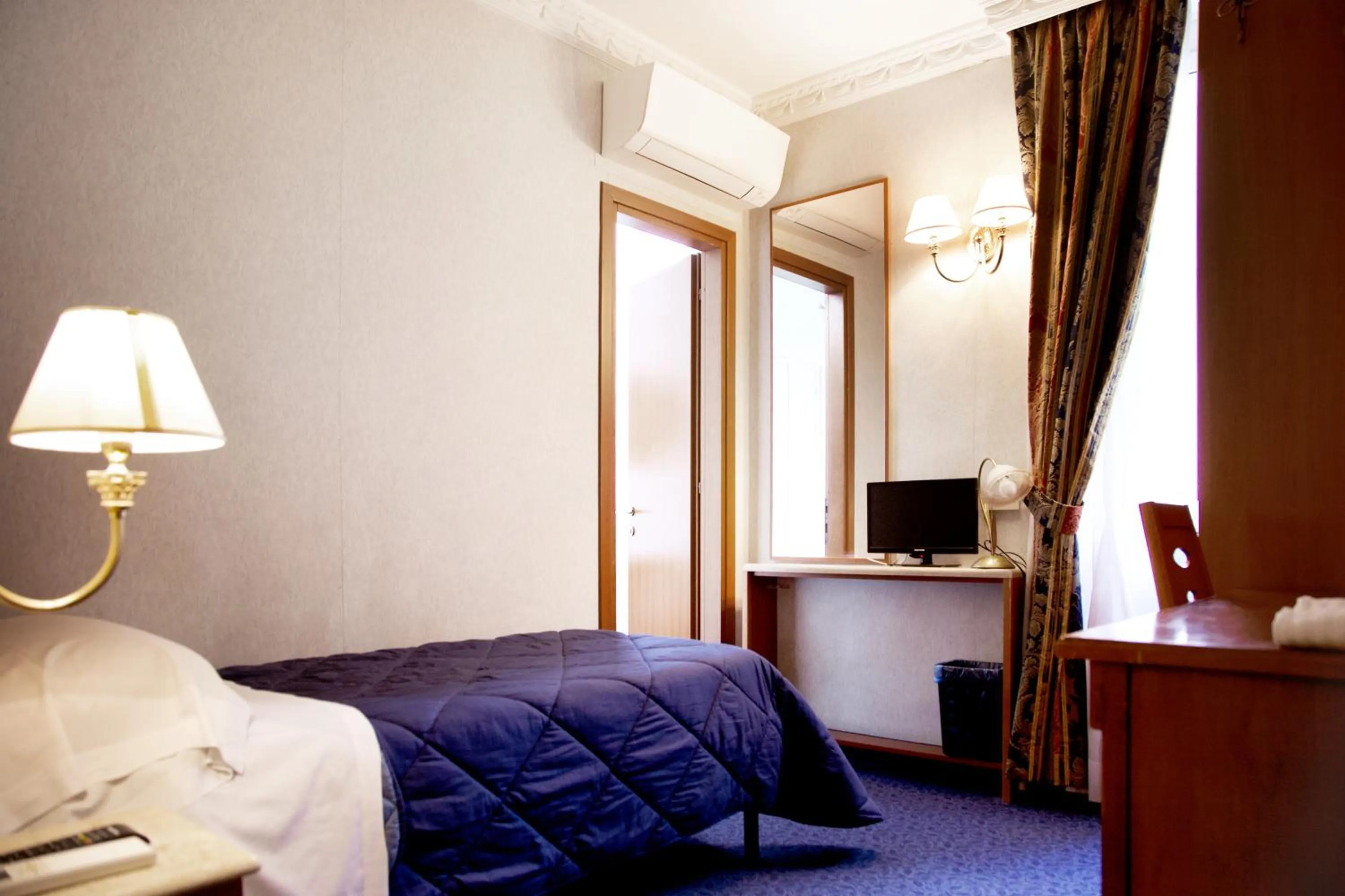 Photo of the whole room, Bed in Hotel Silva