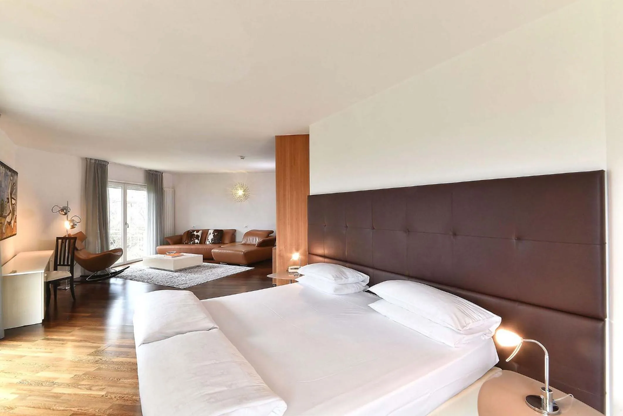 Photo of the whole room, Bed in Villa Tivoli