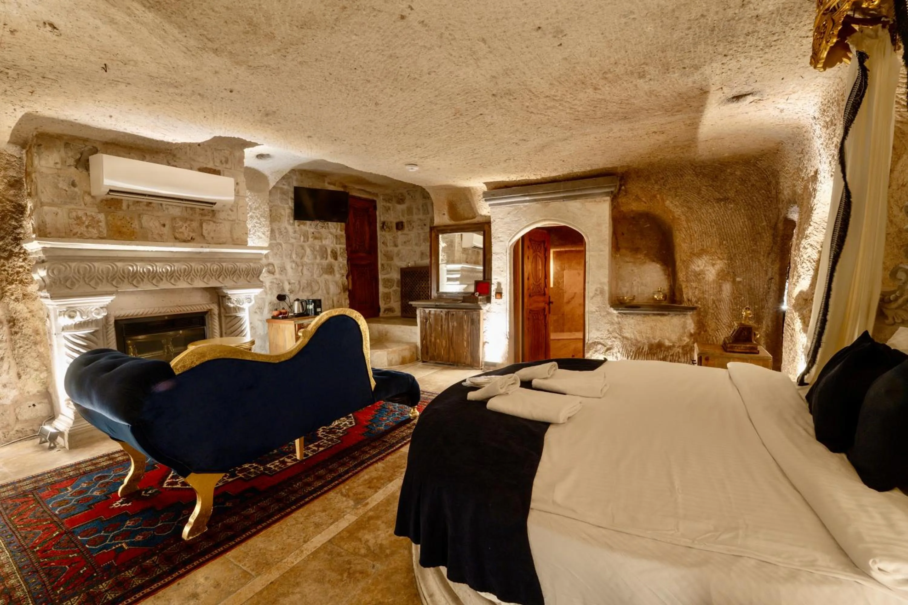 Photo of the whole room, Bed in Wish Cappadocia Love