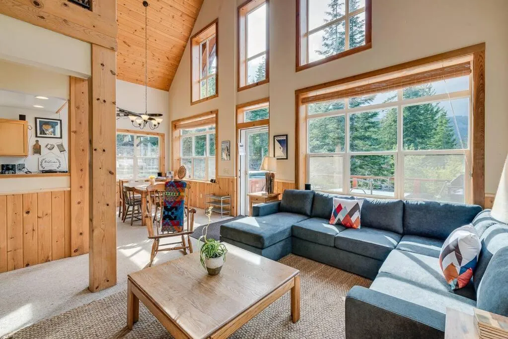 Hot Tub Cool Views: Roaring Creek Cabin