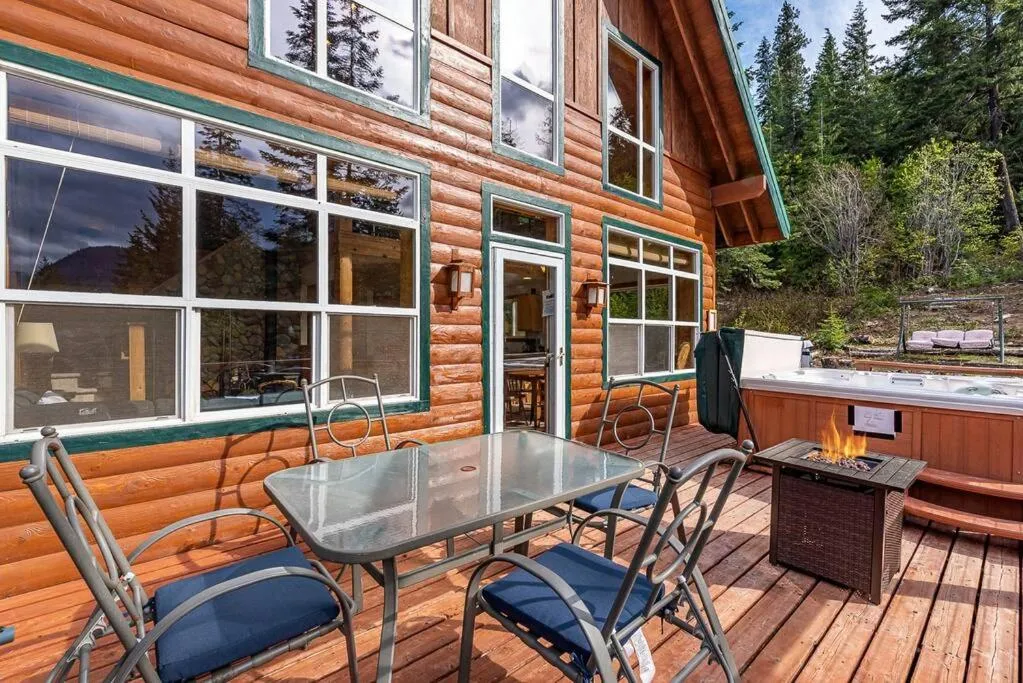 Hot Tub Cool Views: Roaring Creek Cabin