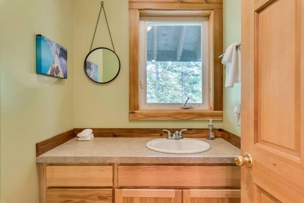 Hot Tub Cool Views: Roaring Creek Cabin