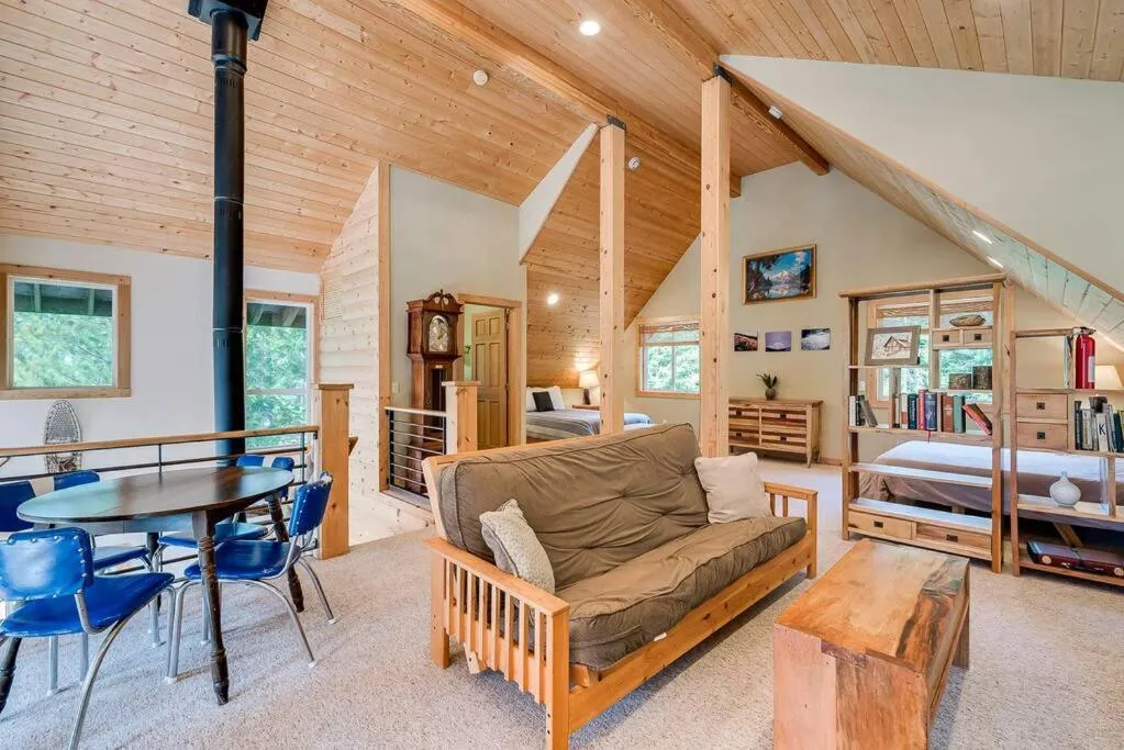 Hot Tub Cool Views: Roaring Creek Cabin