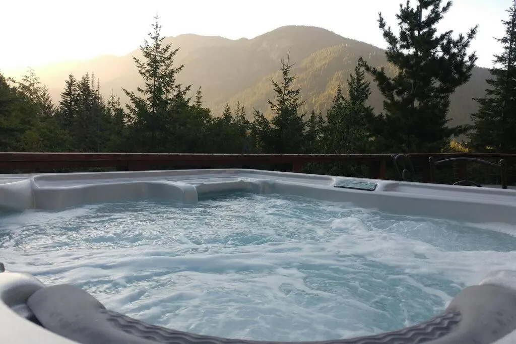 Hot Tub Cool Views: Roaring Creek Cabin
