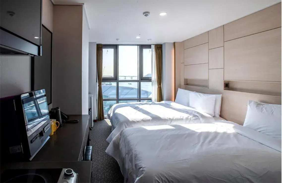 Deluxe Twin Room with Sea View in Griffinbay Hotel Deluxe Twin Room with Sea View in Griffinbay Hotel