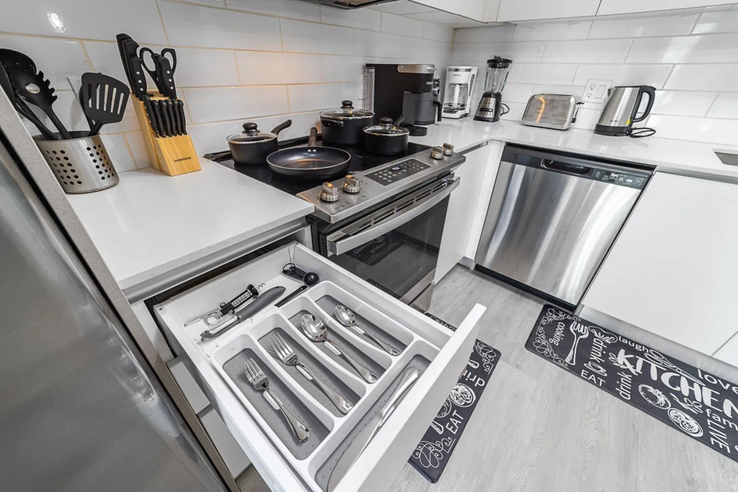 Coffee/tea facilities in Lofts of Aventura