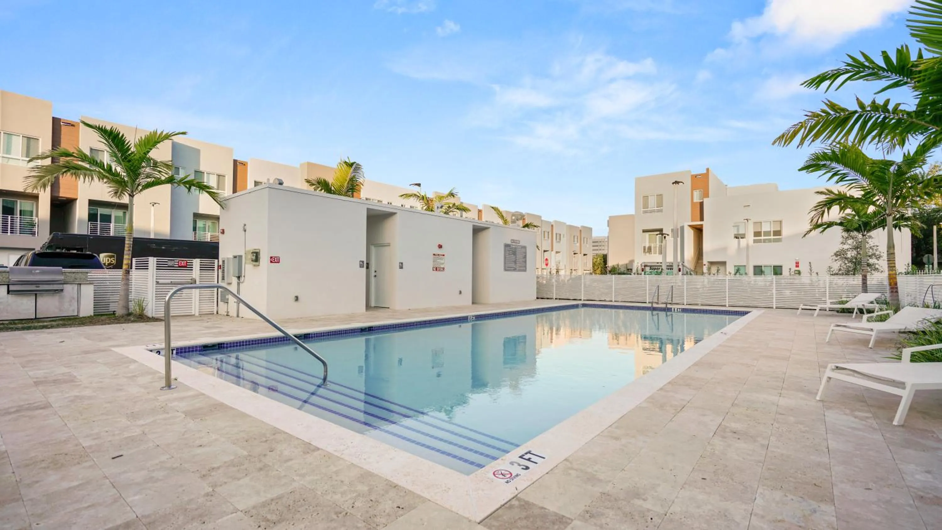 Swimming pool in Lofts of Aventura