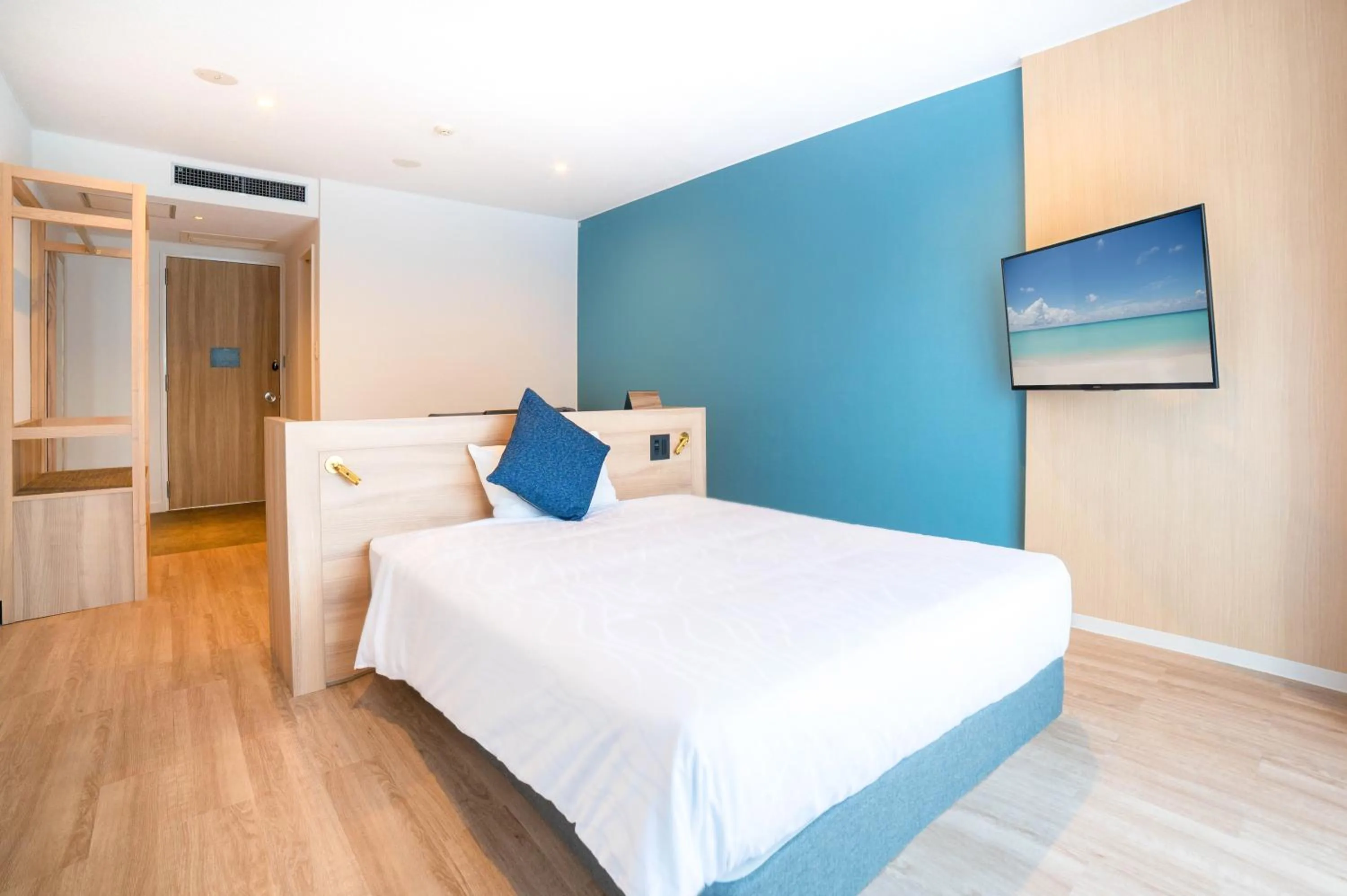 Bedroom, Bed in Watermark Hotel Okinawa Kume Island