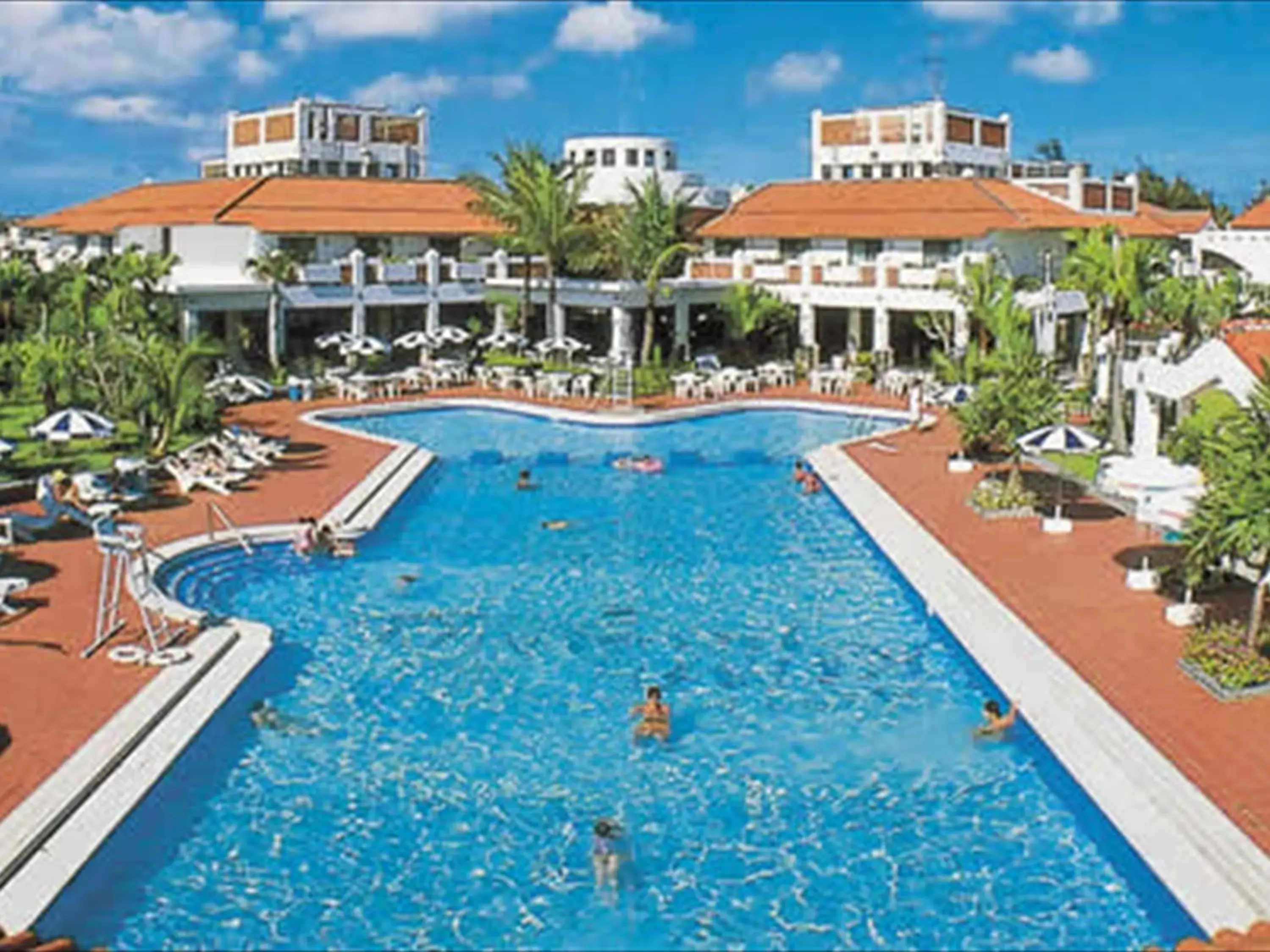 Swimming pool in Watermark Hotel Okinawa Kume Island Swimming pool in Watermark Hotel Okinawa Kume Island