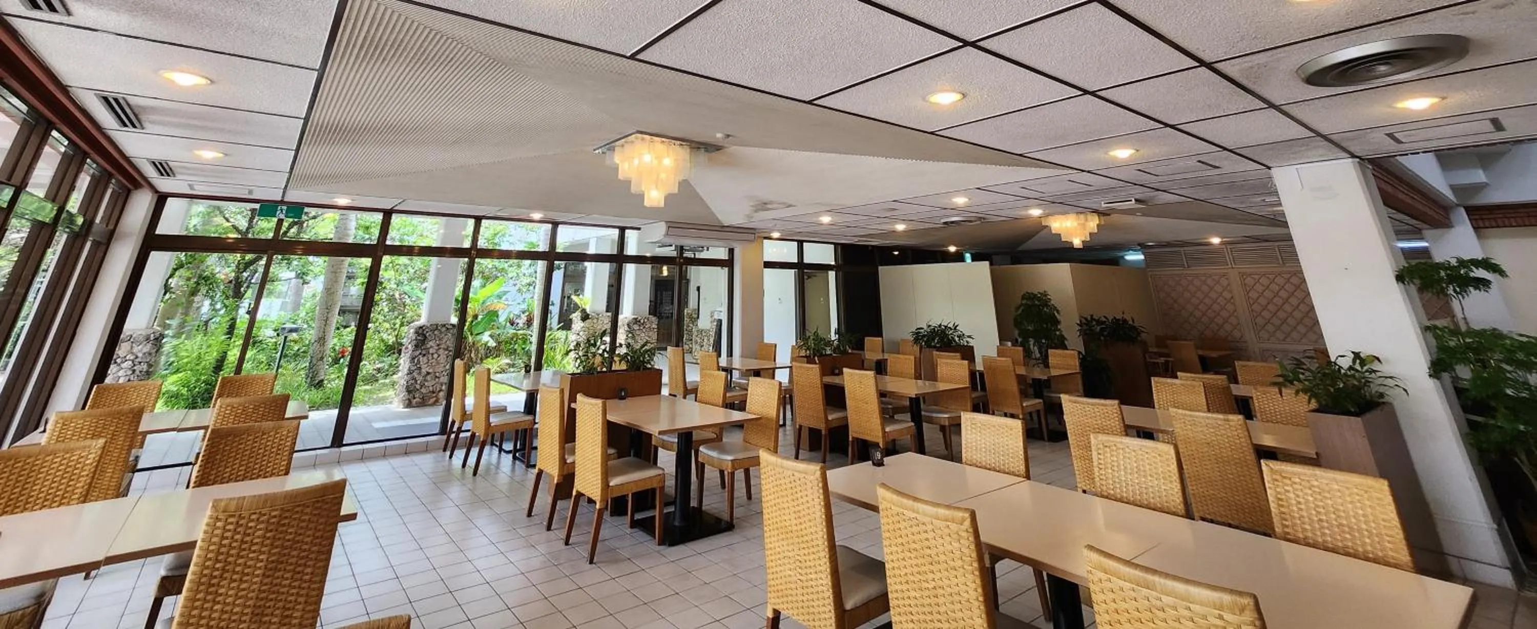 Restaurant/places to eat in Watermark Hotel Okinawa Kume Island