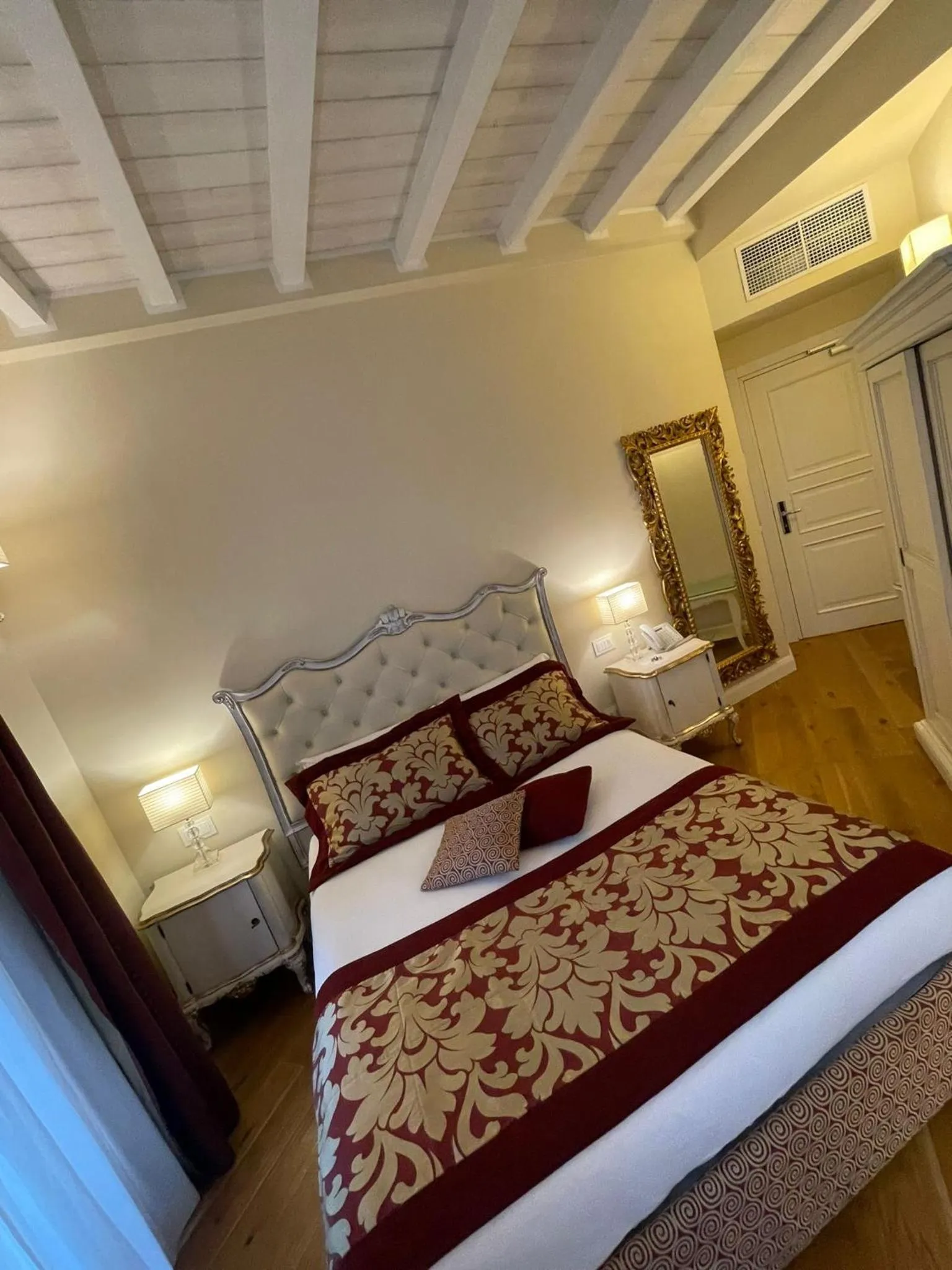 Bed in Delle Nazioni Milan Hotel