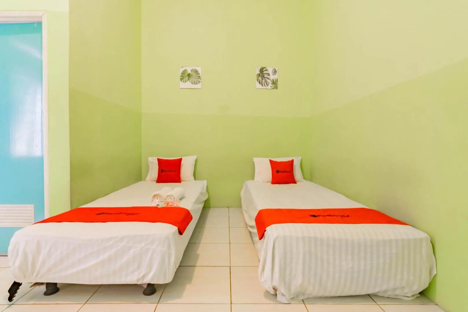 Bedroom, Bed in RedDoorz near Tugu Pramuka Cianjur