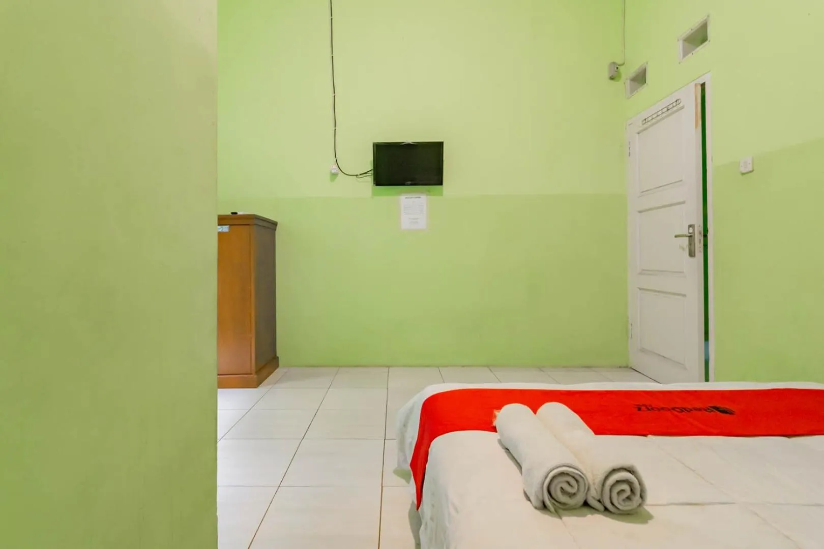 Bedroom, Bed in RedDoorz near Tugu Pramuka Cianjur