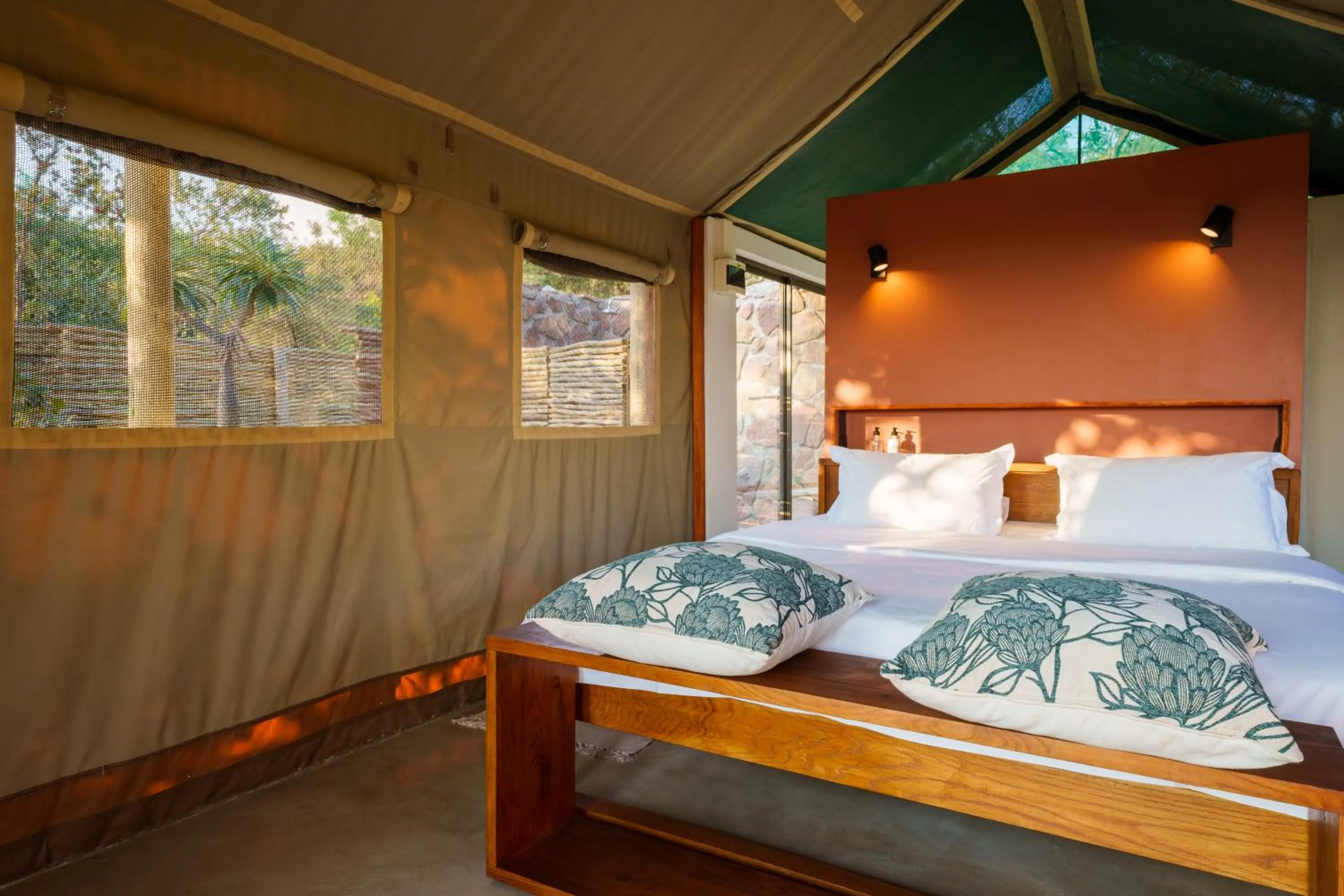 Bedroom, Bed in Elephants Crossing