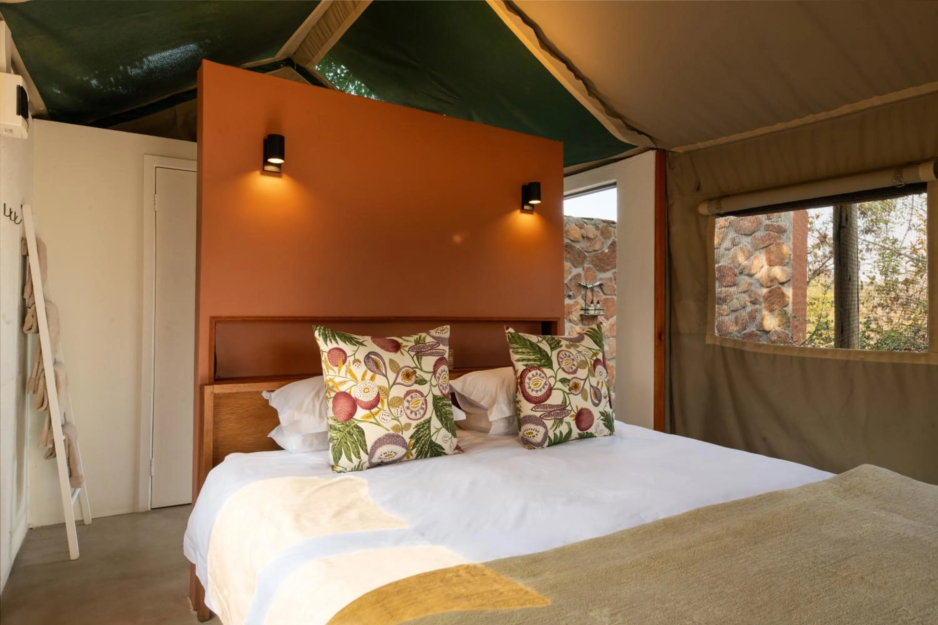 Bedroom, Bed in Elephants Crossing