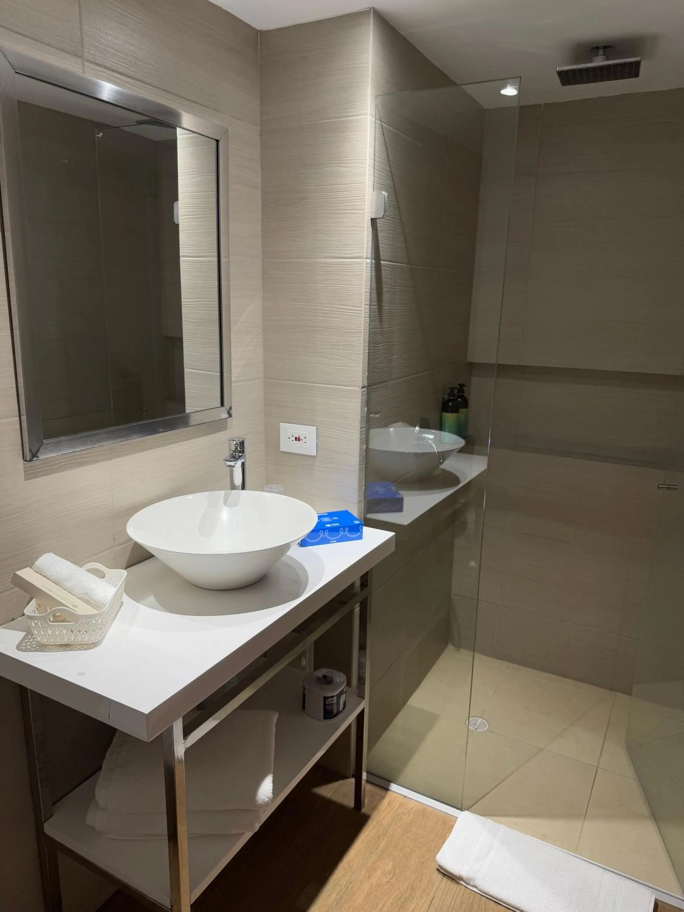 Shower in Wyndham Garden Cartagena