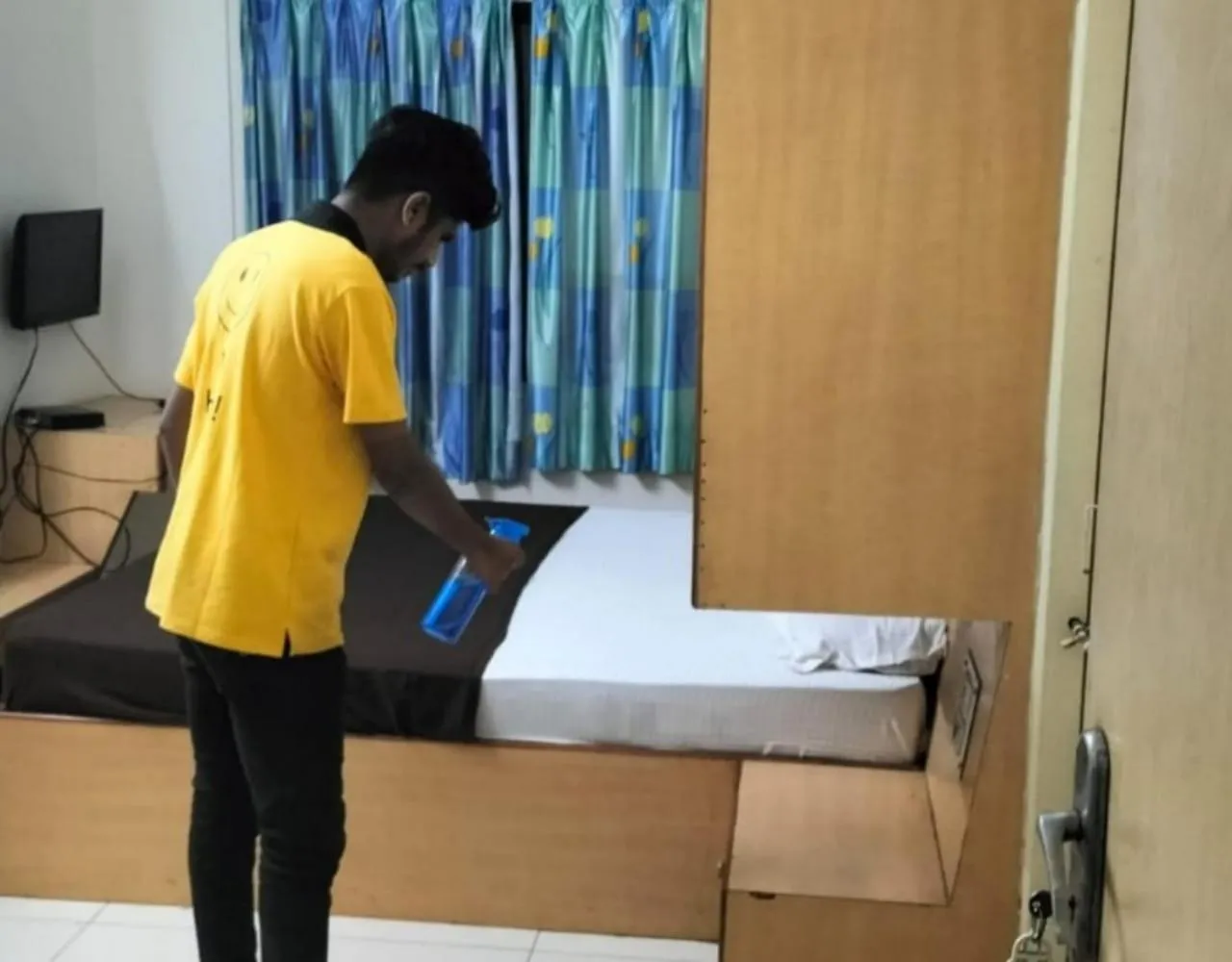 Staff, Bed in Hotel Rahi