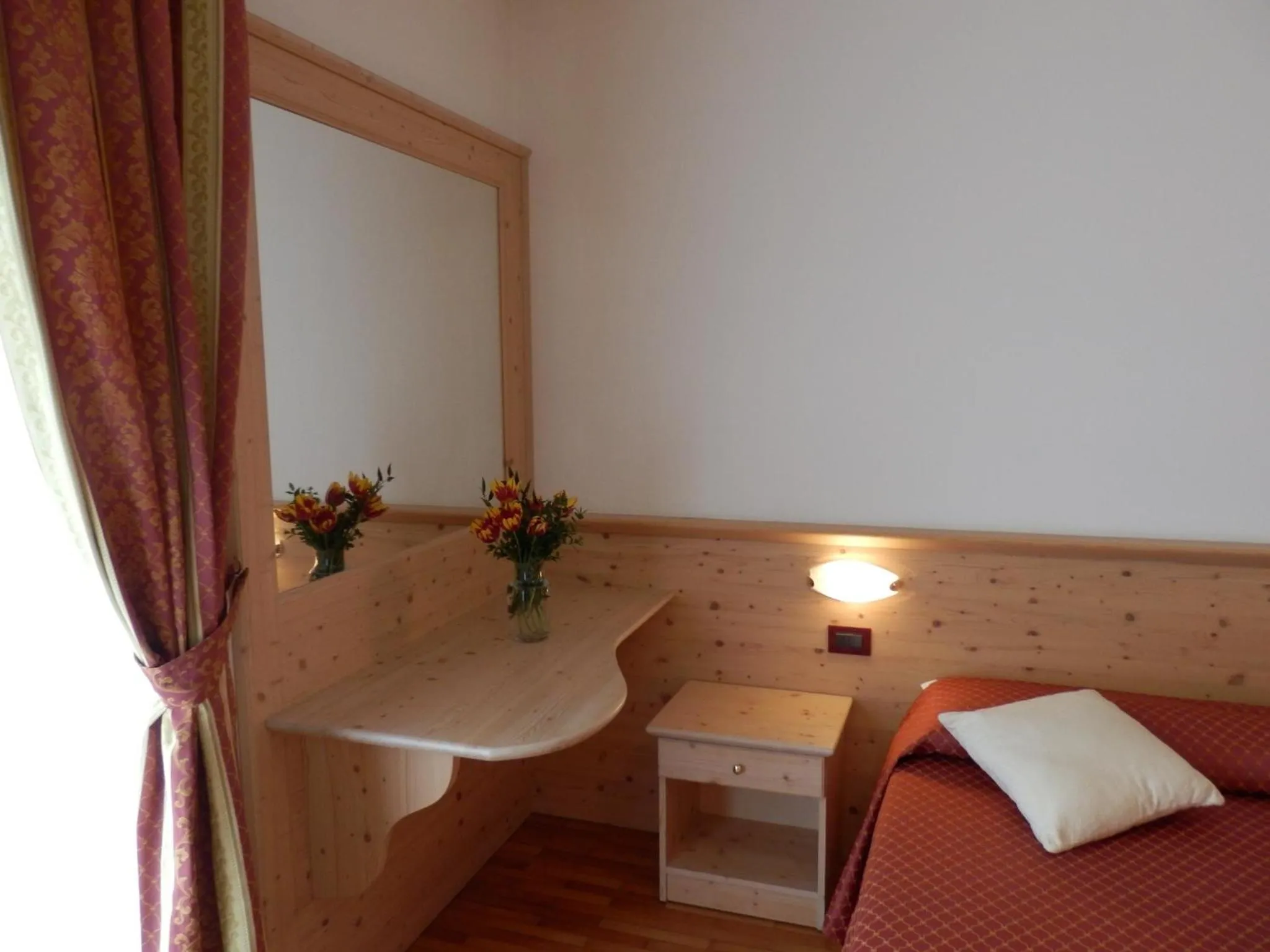 Bed in Hotel Dolomiti