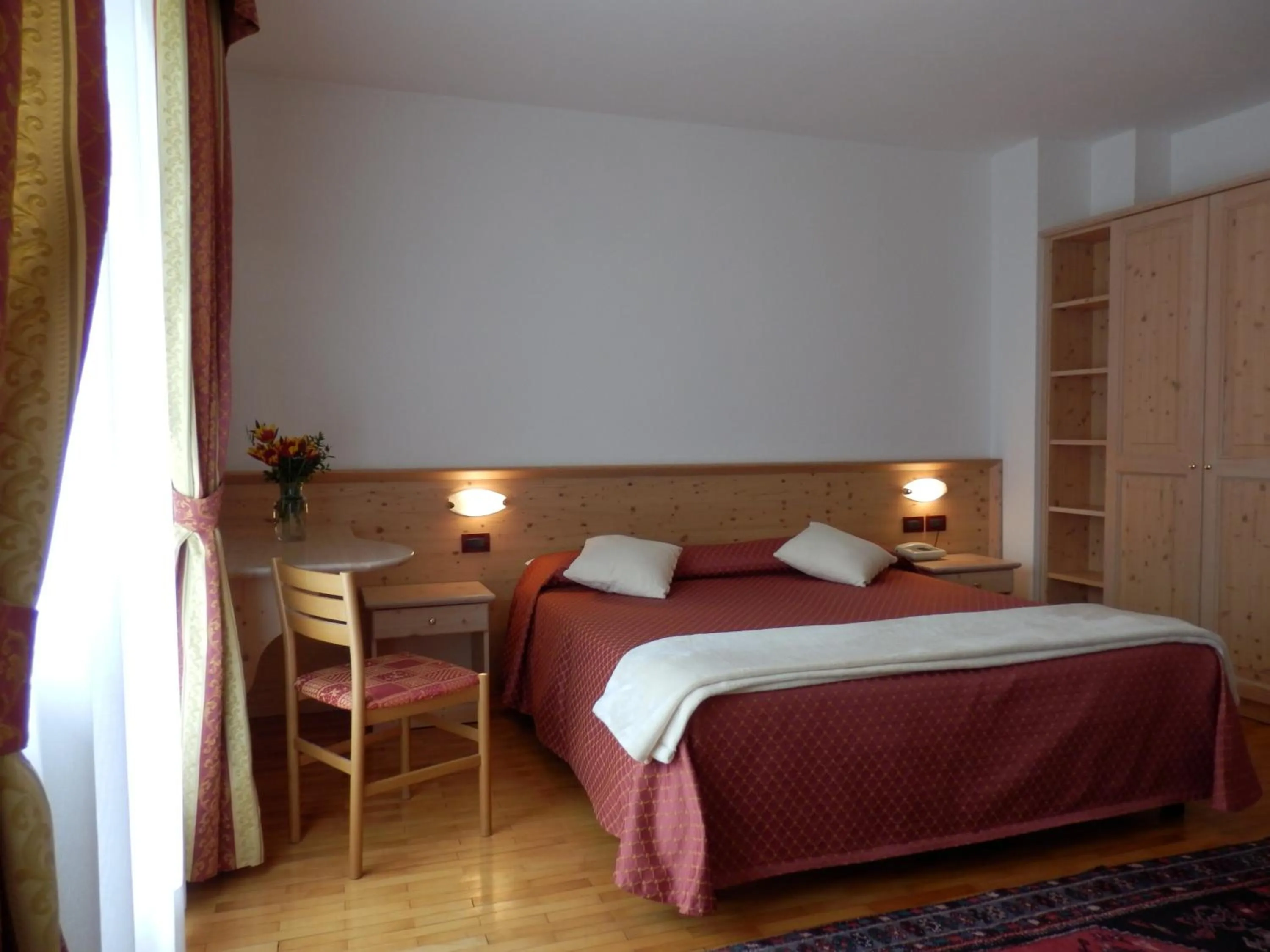 Bed in Hotel Dolomiti